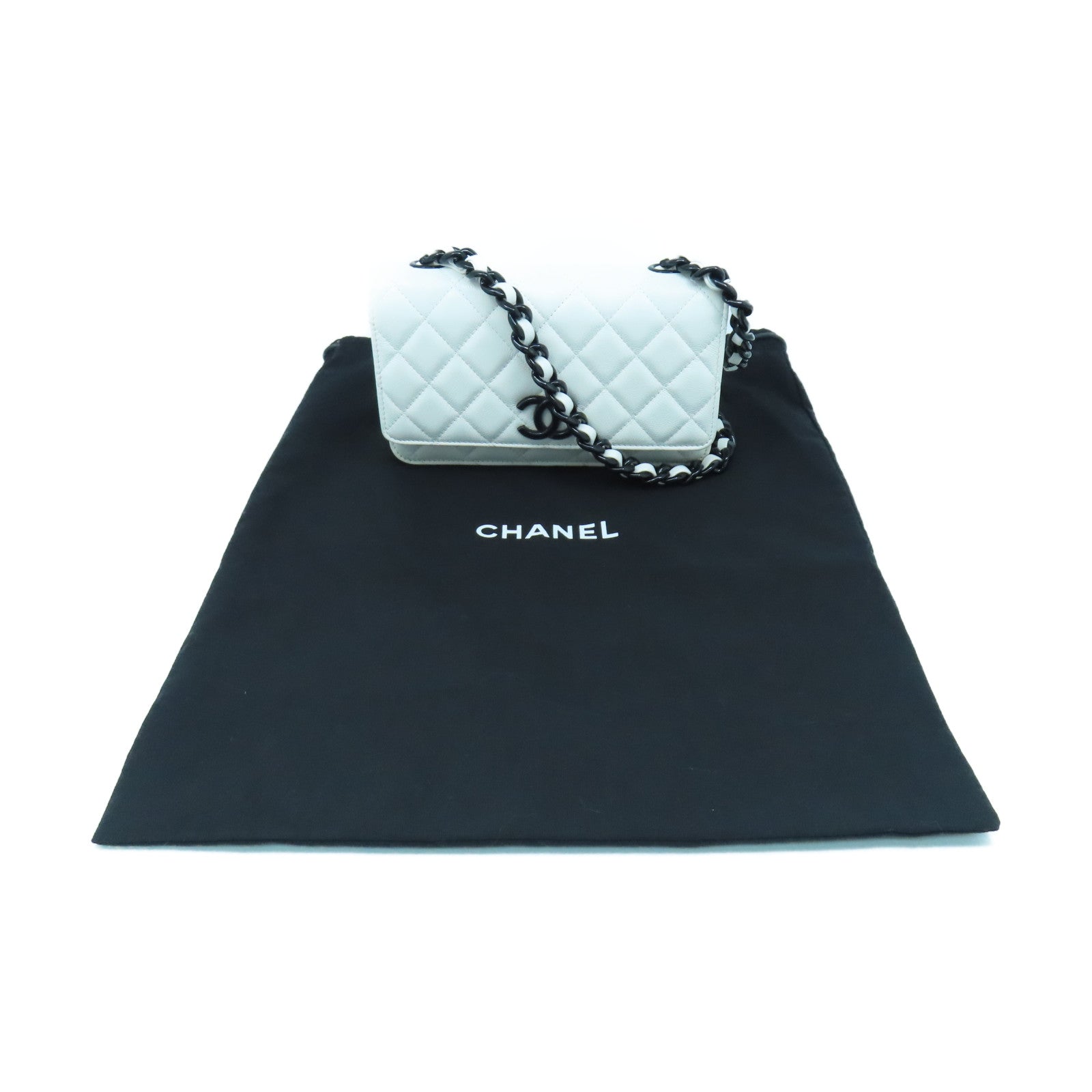 CHANEL 菱格牛皮皮革WOC鏈帶肩背袋白色