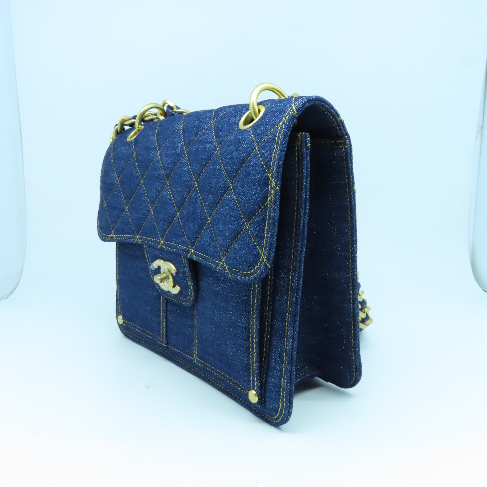 CHANEL 菱格牛仔布帆布Backpack金扣背包藍色