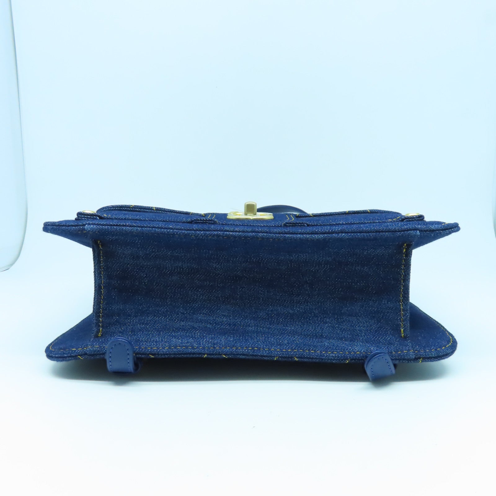 CHANEL 菱格牛仔布帆布Backpack金扣背包藍色
