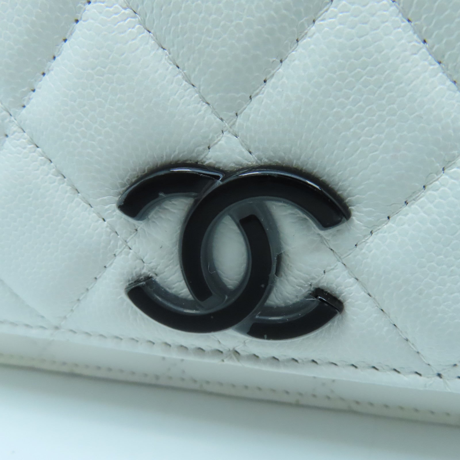 CHANEL 菱格牛皮皮革WOC鏈帶肩背袋白色