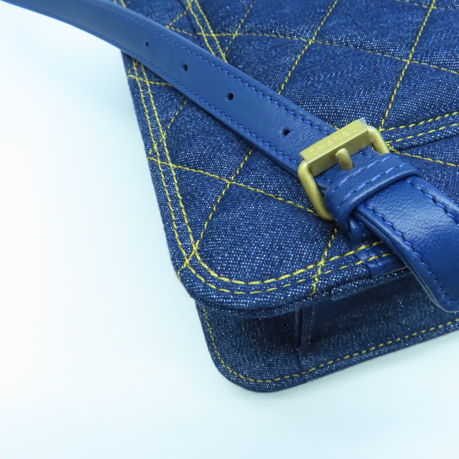 CHANEL 菱格牛仔布帆布Backpack金扣背包藍色