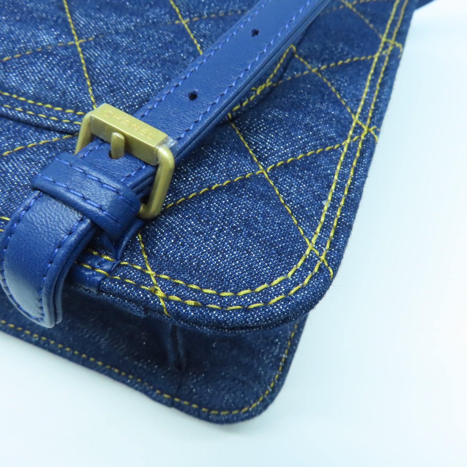 CHANEL 菱格牛仔布帆布Backpack金扣背包藍色