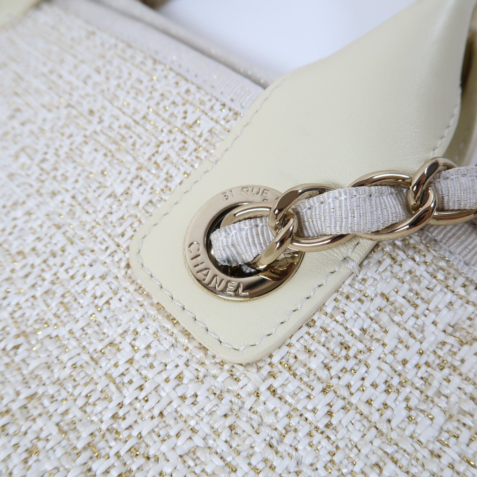 CHANEL 帆布Deauville金扣鏈帶肩背袋米色