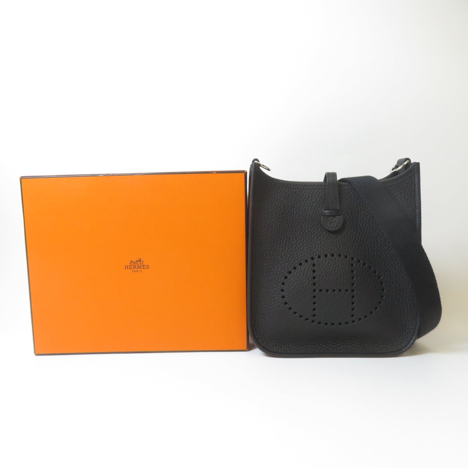HERMES Clemence皮革Evelyne TPM銀扣肩背袋Noir黑色