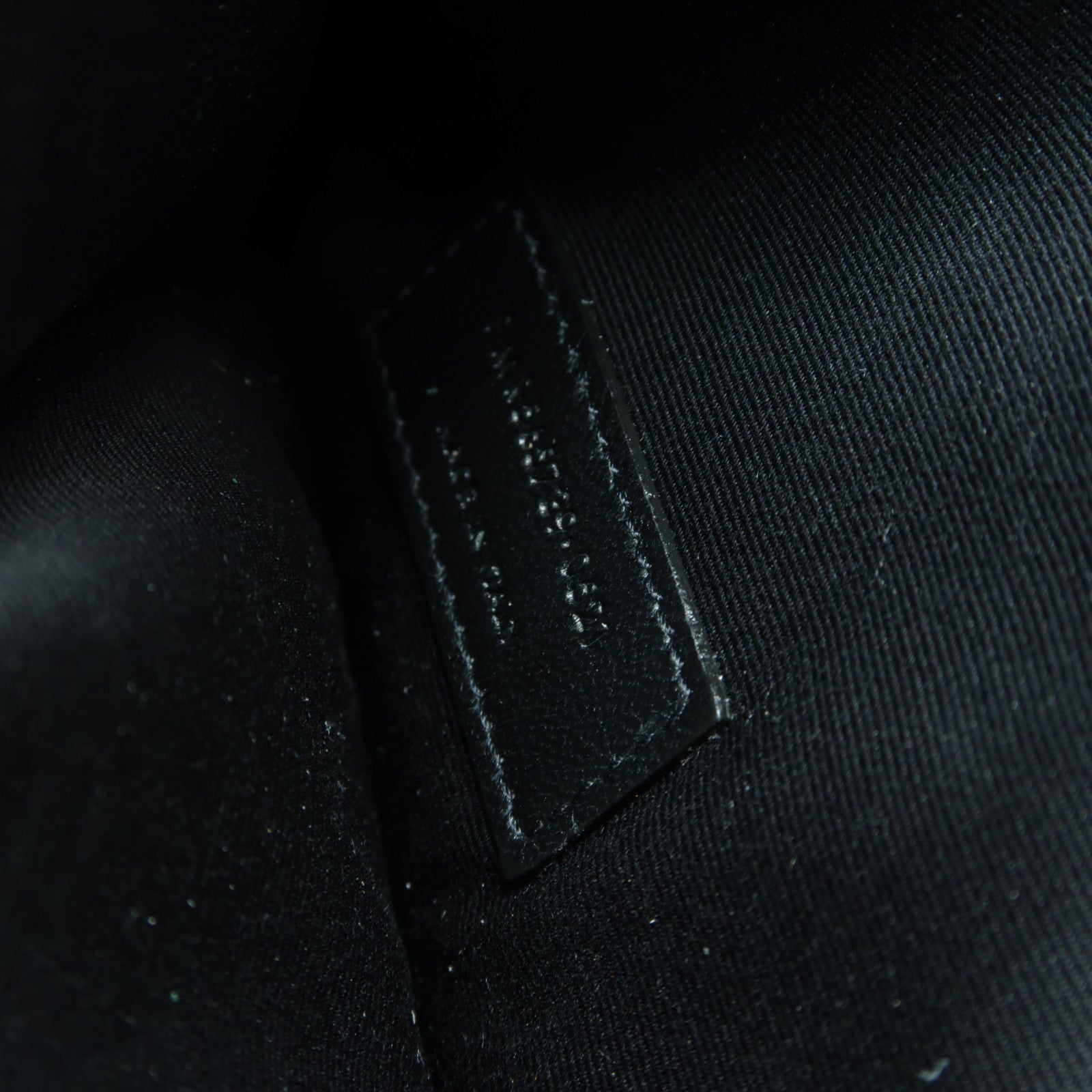 SAINT LAURENT 牛皮皮革Pouch金扣手拿包黑色