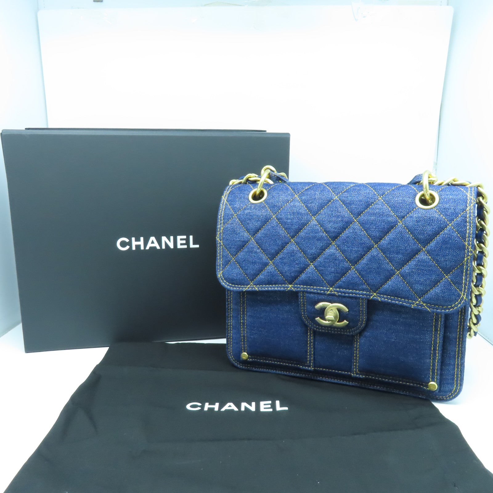 CHANEL 菱格牛仔布帆布Backpack金扣背包藍色