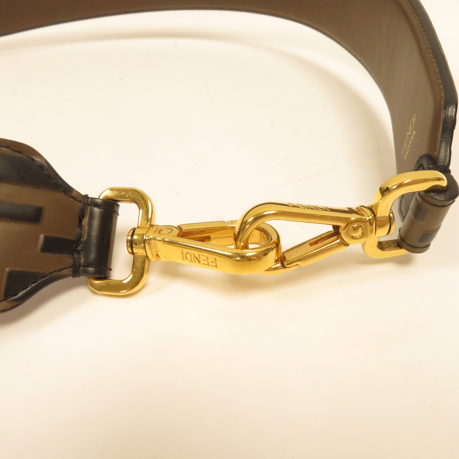 FENDI 牛皮皮革Strap You金扣肩背帶啡色