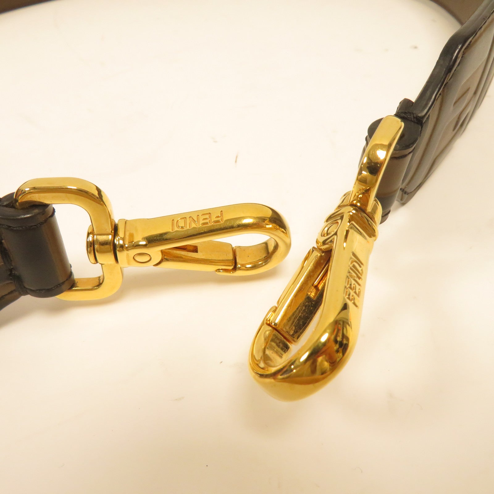 FENDI 牛皮皮革Strap You金扣肩背帶啡色