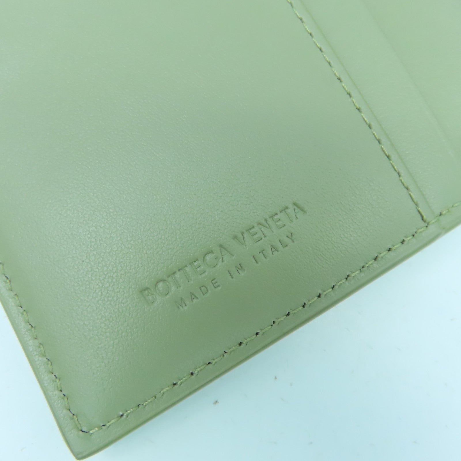 BOTTEGA VENETA 織紋羊皮皮革Medium Cassette Bi-Fold Zip Wallet金扣長錢包石灰綠色