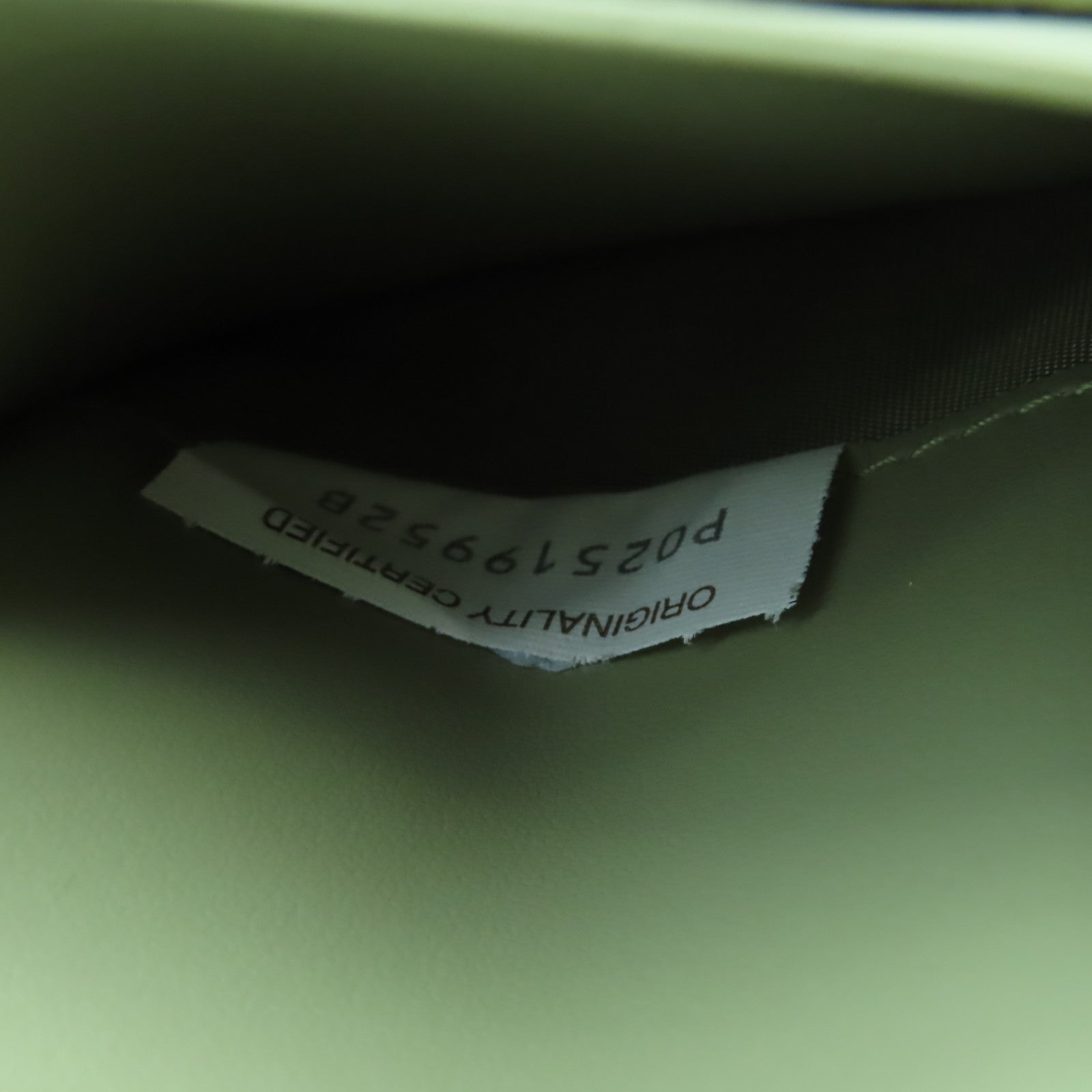 BOTTEGA VENETA 織紋羊皮皮革Medium Cassette Bi-Fold Zip Wallet金扣長錢包石灰綠色