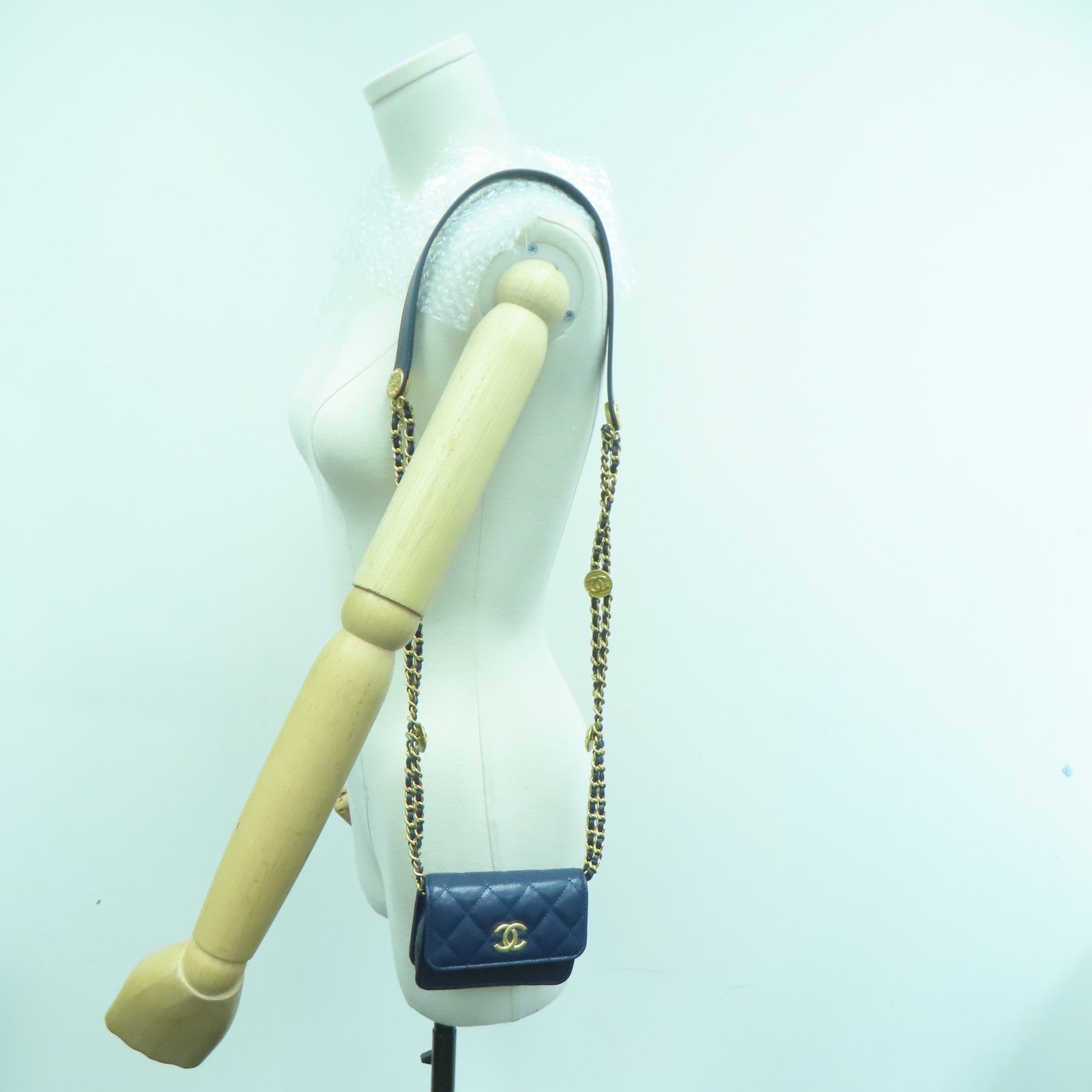 CHANEL 菱格Caviar皮革Chain Shoulder Bag金扣链带肩背袋蓝色