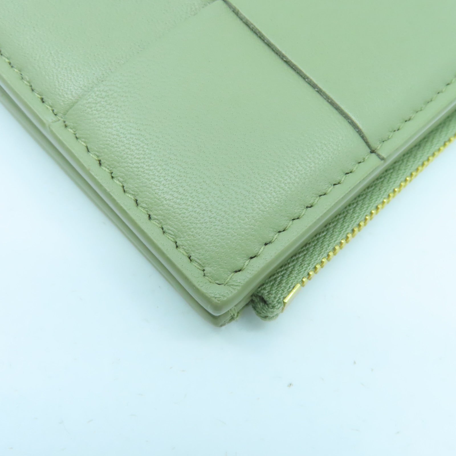 BOTTEGA VENETA 織紋羊皮皮革Medium Cassette Bi-Fold Zip Wallet金扣長錢包石灰綠色
