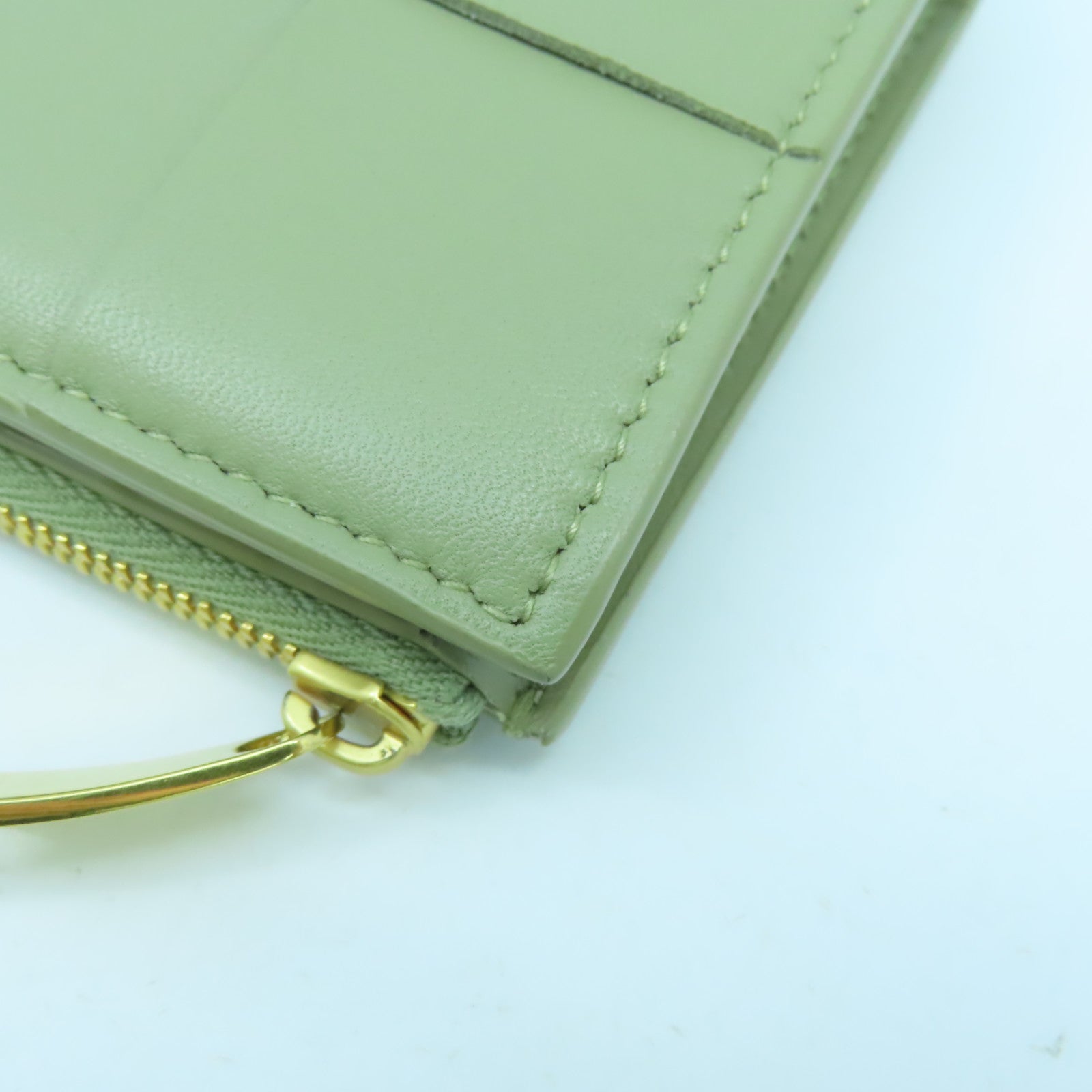 BOTTEGA VENETA 織紋羊皮皮革Medium Cassette Bi-Fold Zip Wallet金扣長錢包石灰綠色
