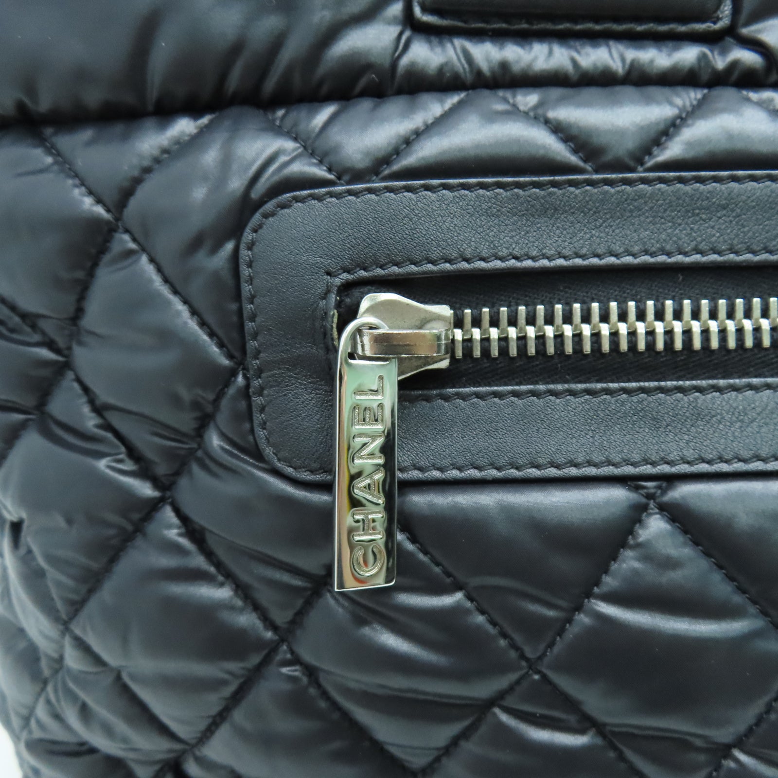 CHANEL 菱格尼龙Shoulder Tote银扣肩背袋黑色