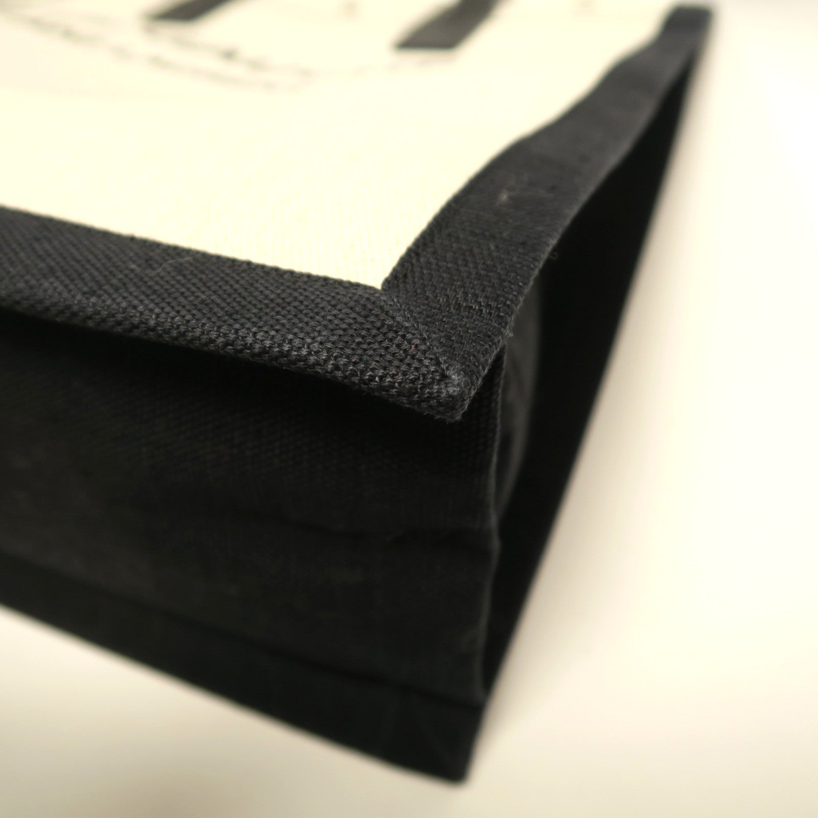 SAINT LAURENT 帆布Rive Gauche Handbag銀扣手挽袋米色/黑色