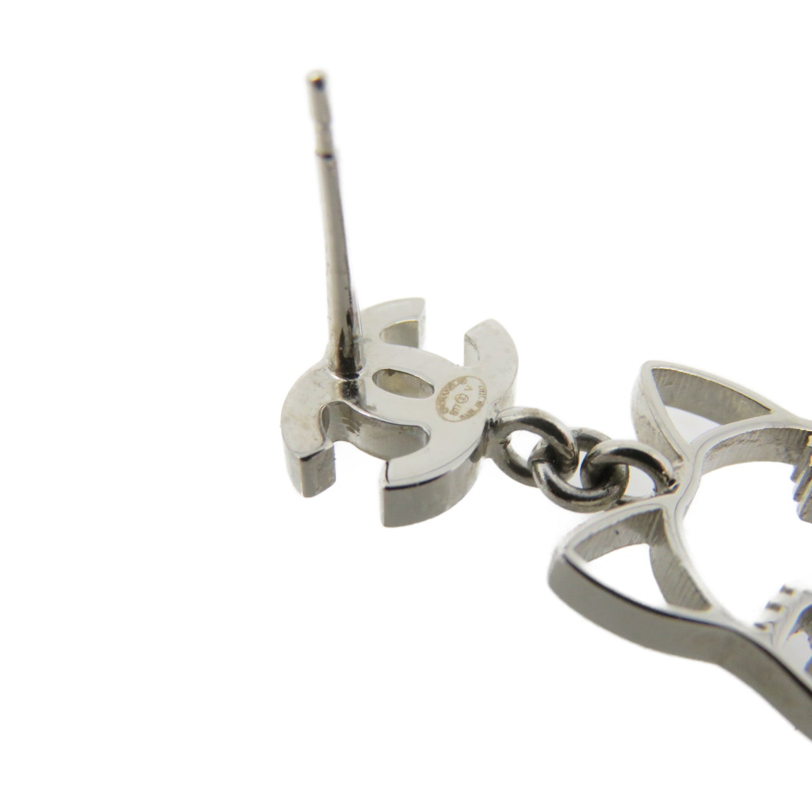 CHANEL metal CC Earrings earrings