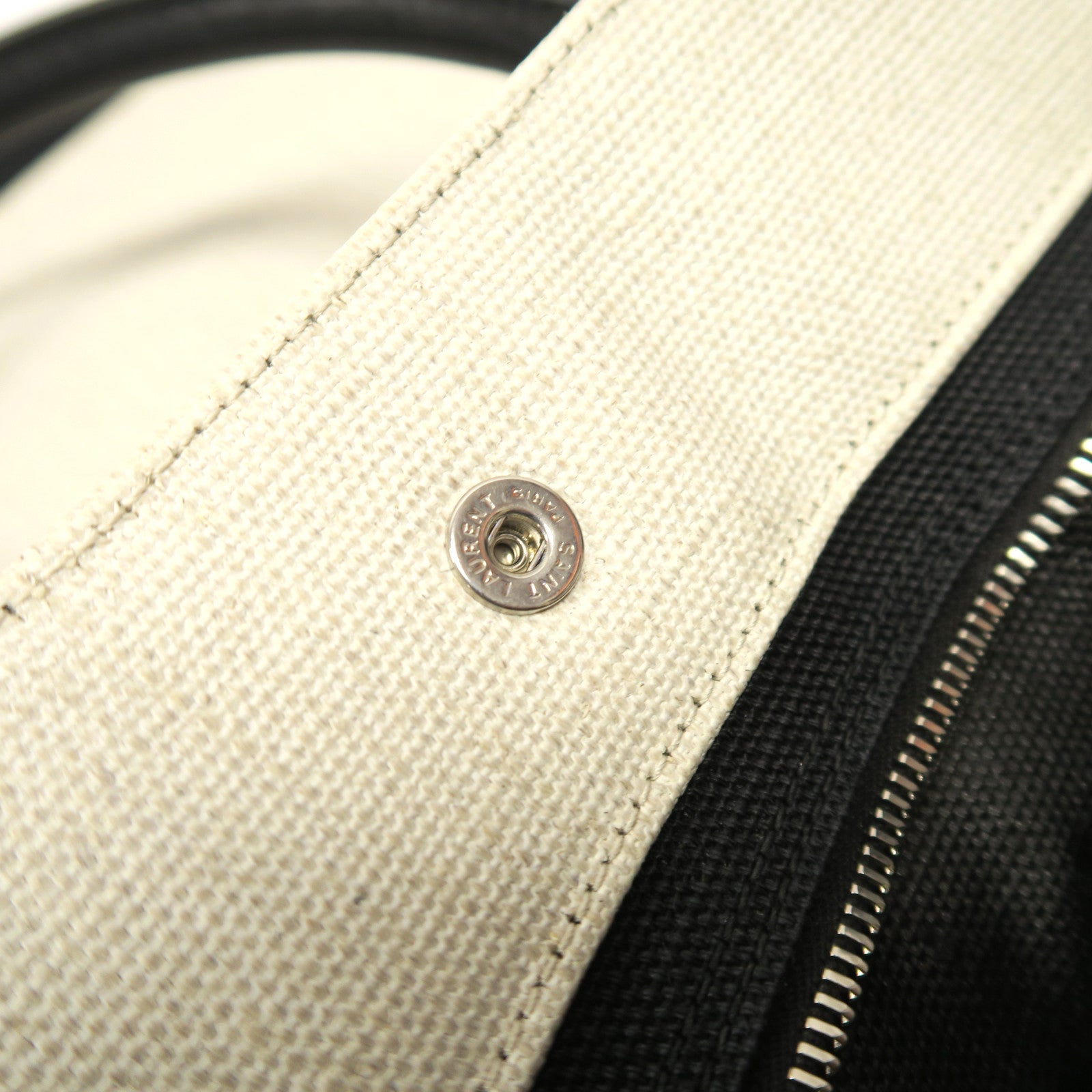 SAINT LAURENT 帆布Rive Gauche Handbag銀扣手挽袋米色/黑色
