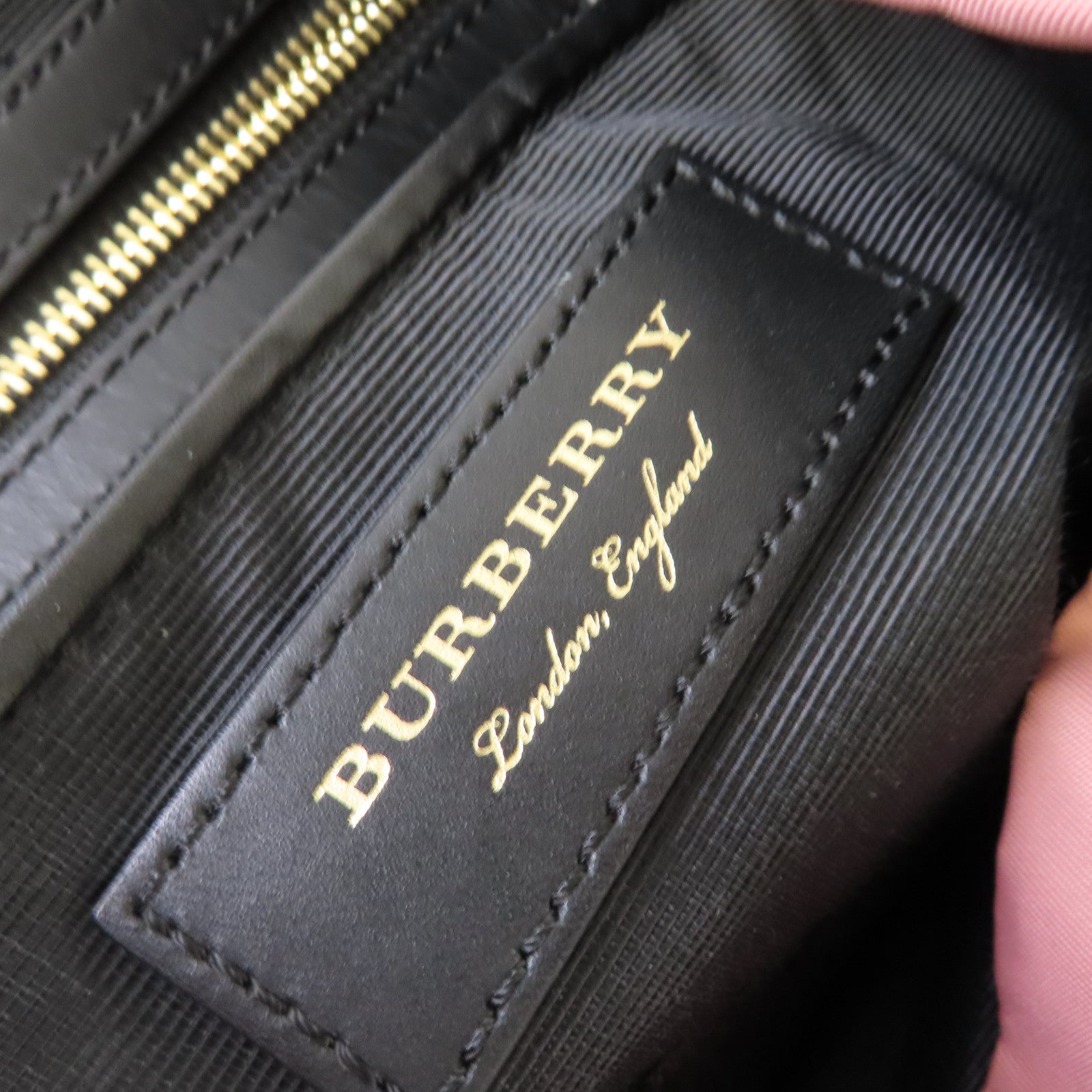 BURBERRY 尼龍Backpack金扣背包粉紅色