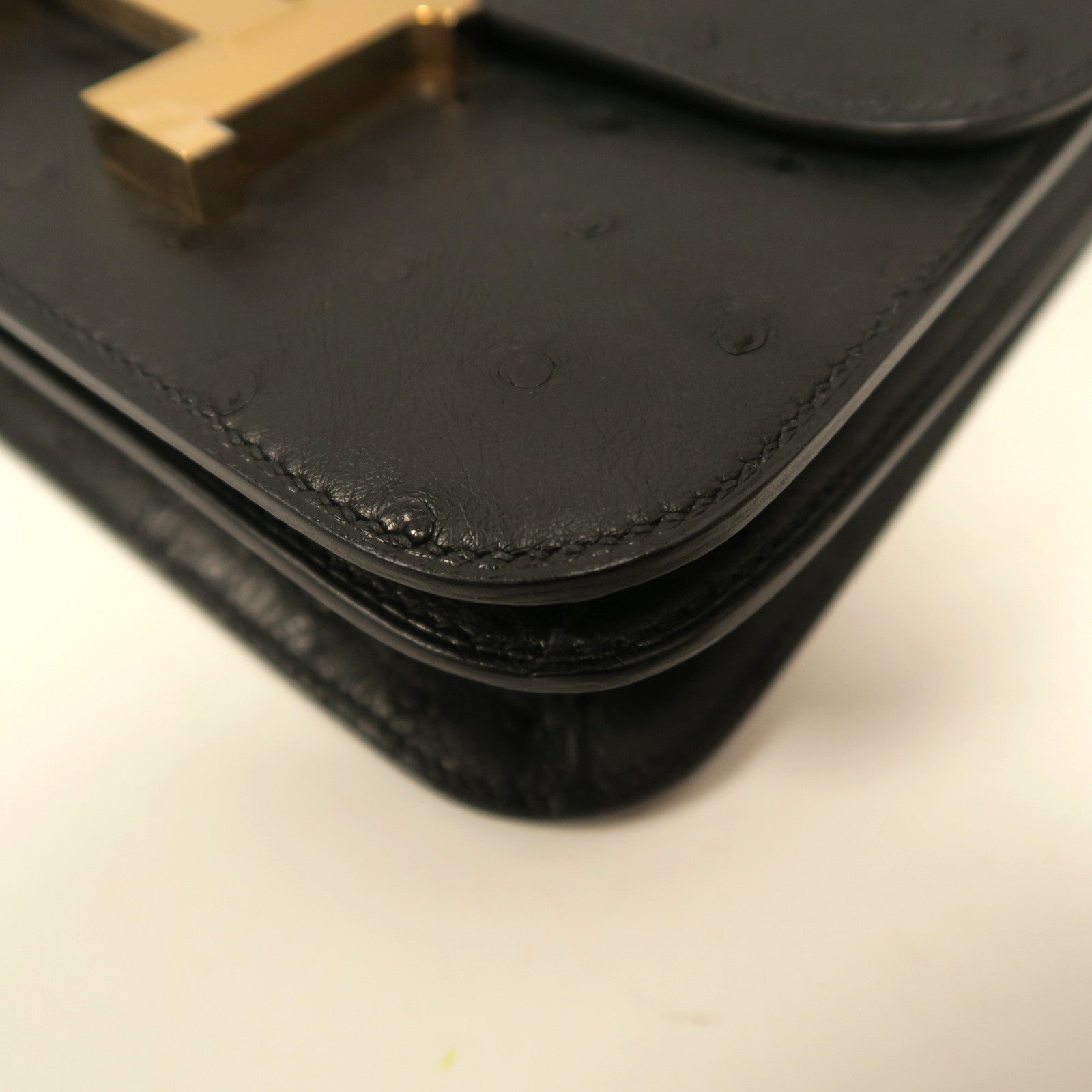 HERMES 鴕鳥皮革Constance Mini肩背袋黑色