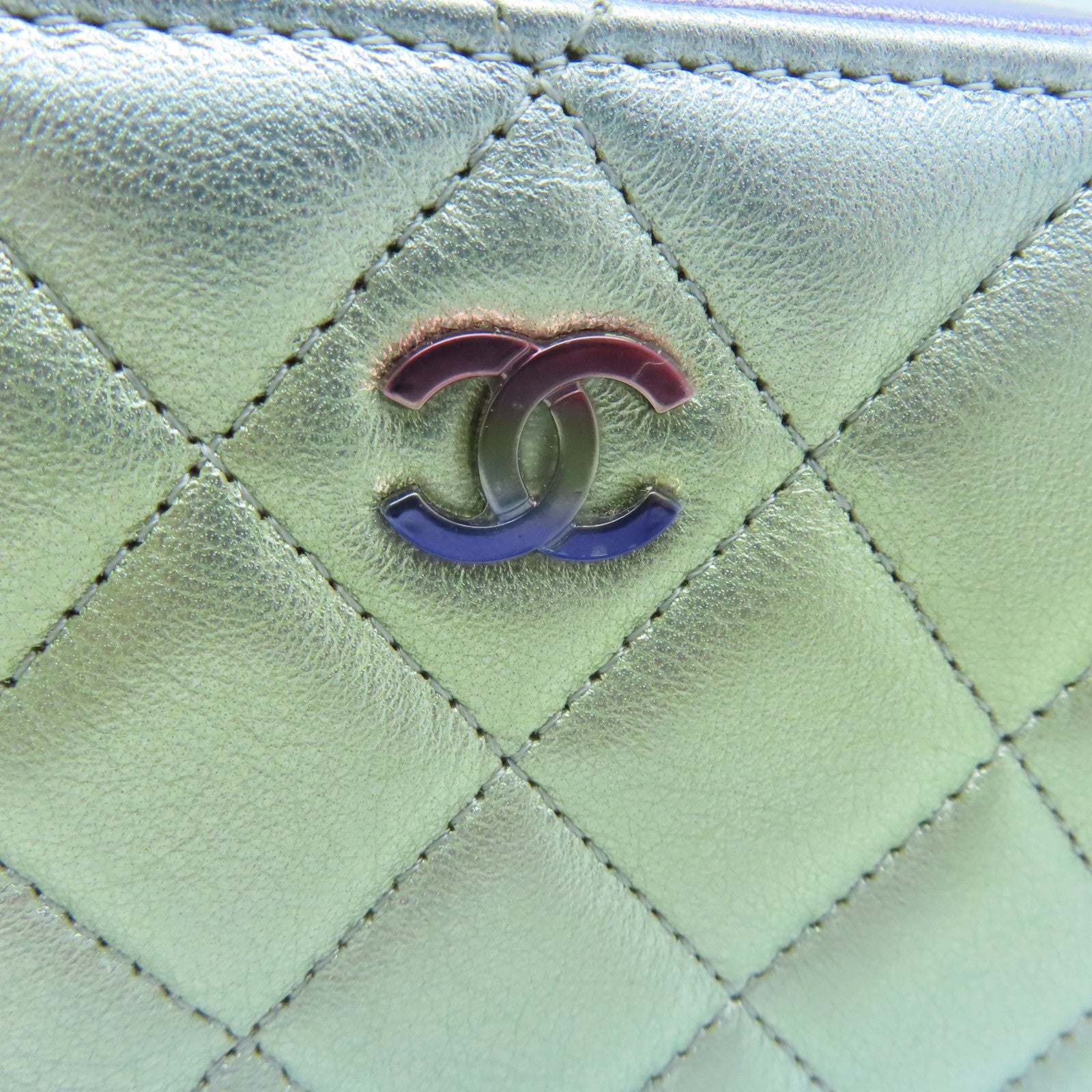 CHANEL 菱格牛皮皮革Vanity Bag银扣链带肩背袋彩虹色