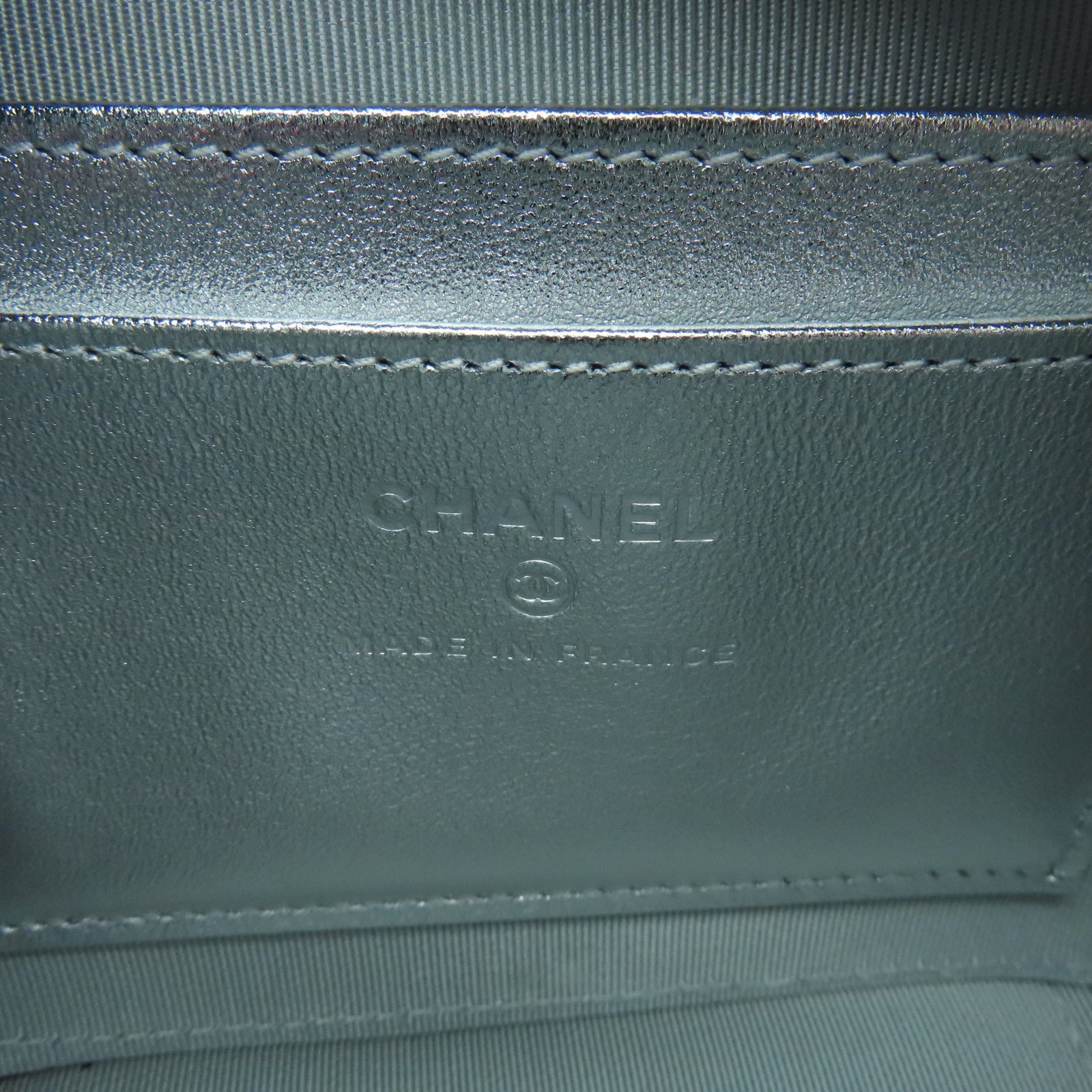 CHANEL 菱格牛皮皮革Vanity Bag银扣链带肩背袋彩虹色