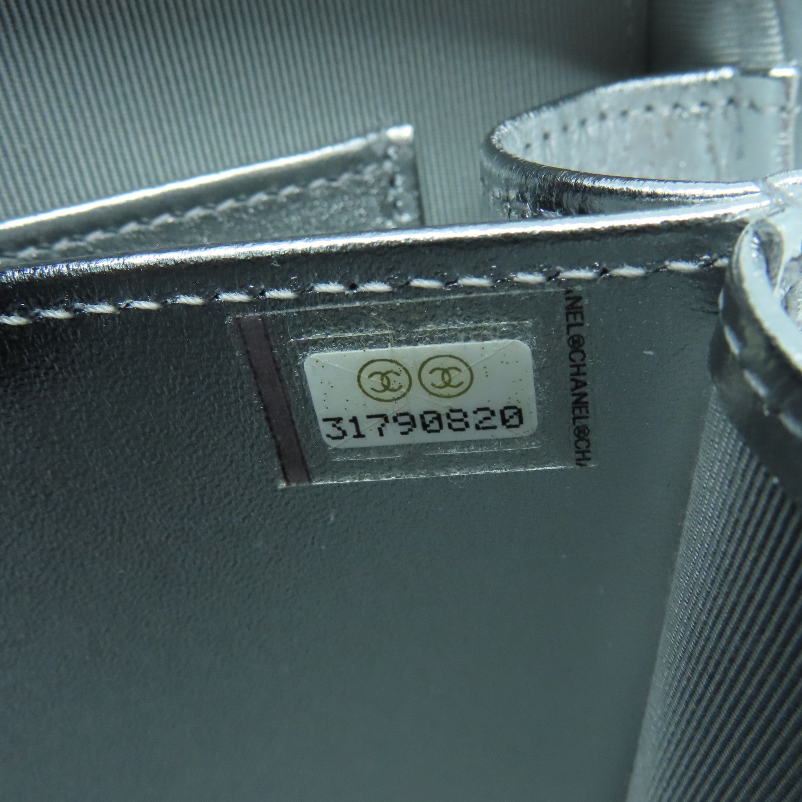 CHANEL 菱格牛皮皮革Vanity Bag银扣链带肩背袋彩虹色