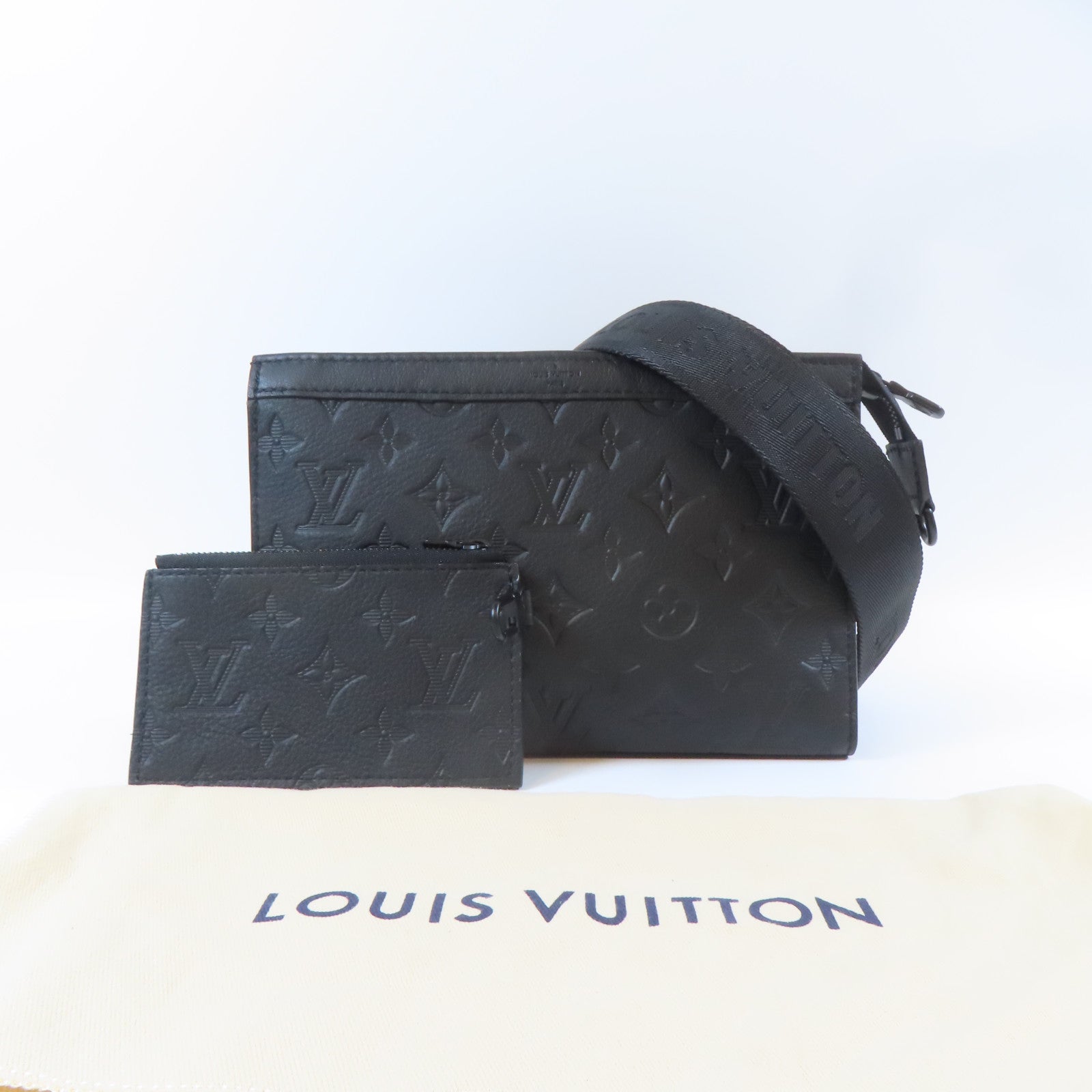 LOUIS VUITTON 牛皮皮革Gaston黑扣肩背袋黑色