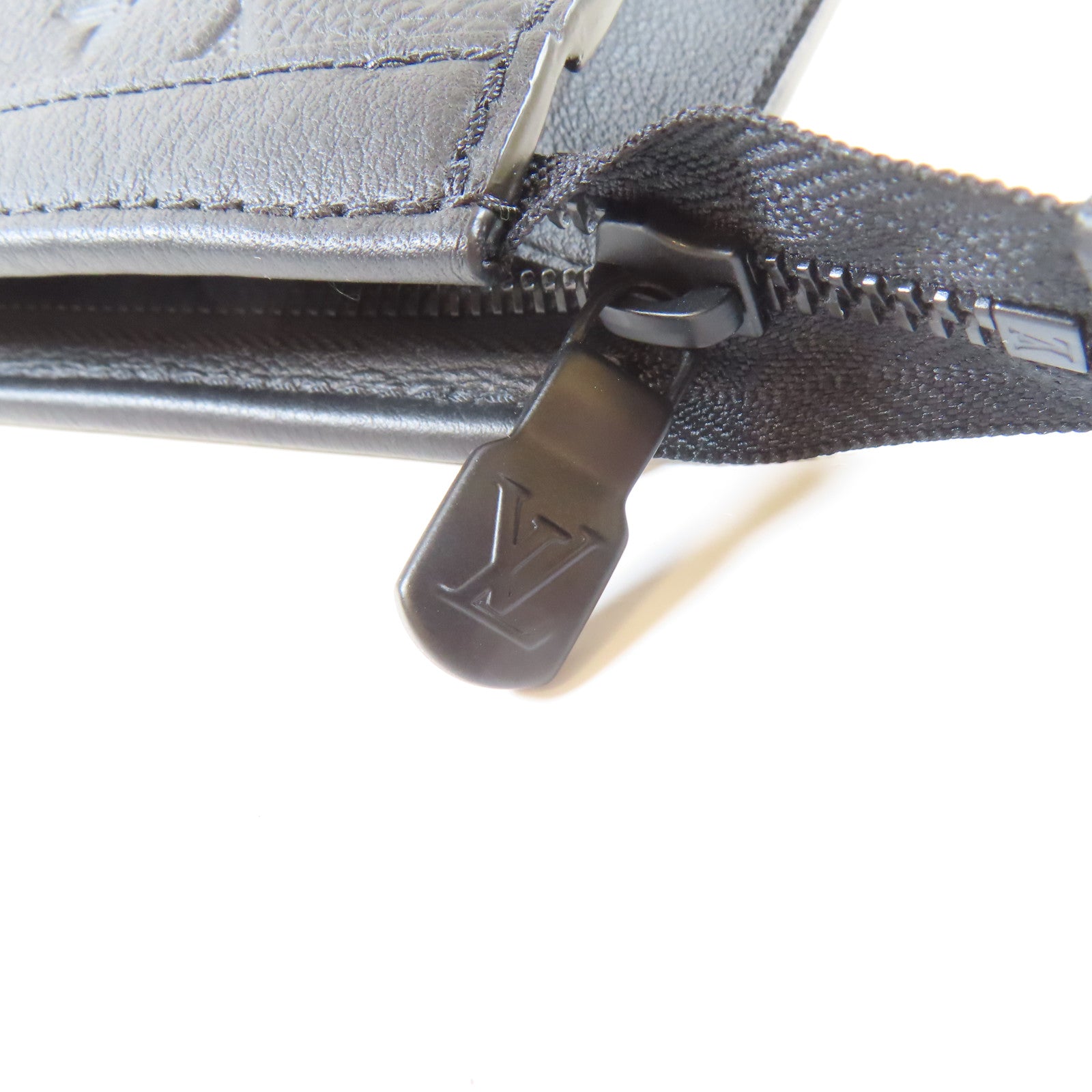 LOUIS VUITTON 牛皮皮革Gaston黑扣肩背袋黑色
