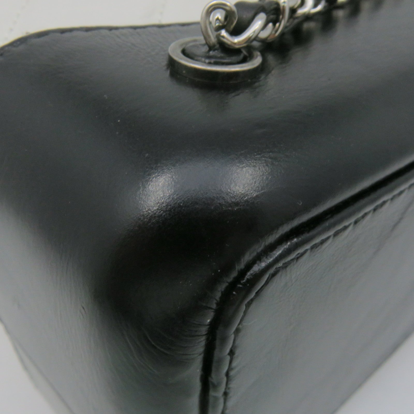 CHANEL 菱格牛皮皮革Gabrielle Backpack鏈帶肩背袋白色/黑色