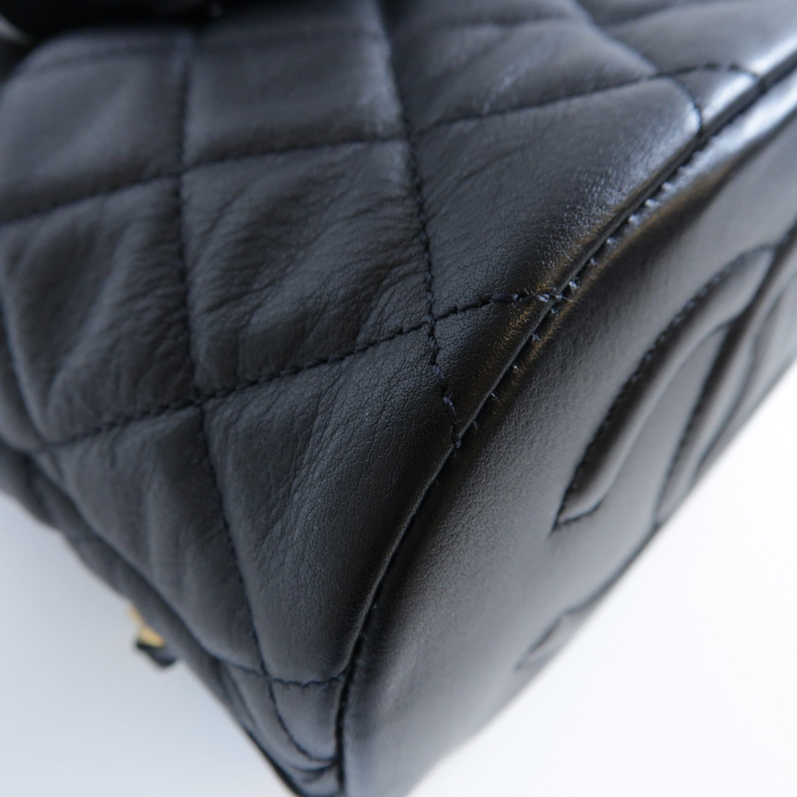 CHANEL 菱格皮革Mini Backpack金扣鏈帶背包黑色