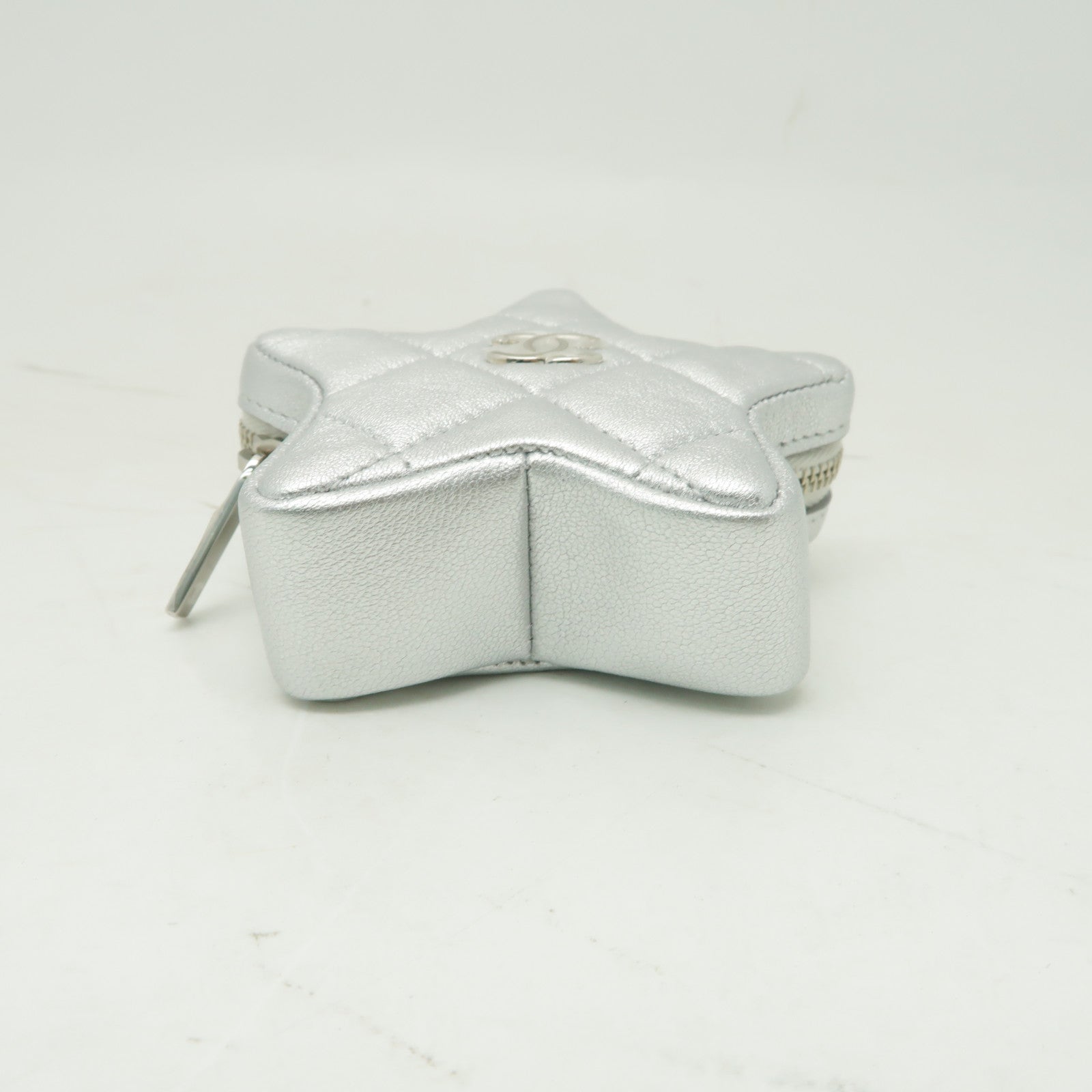 CHANEL 菱格羊皮皮革Coin Case銀扣零錢包銀色