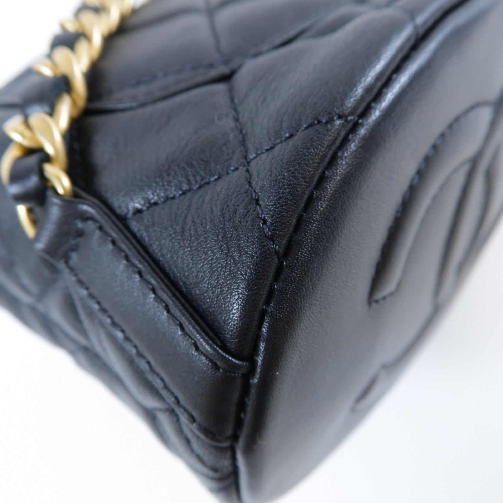 CHANEL 菱格皮革Mini Backpack金扣鏈帶背包黑色