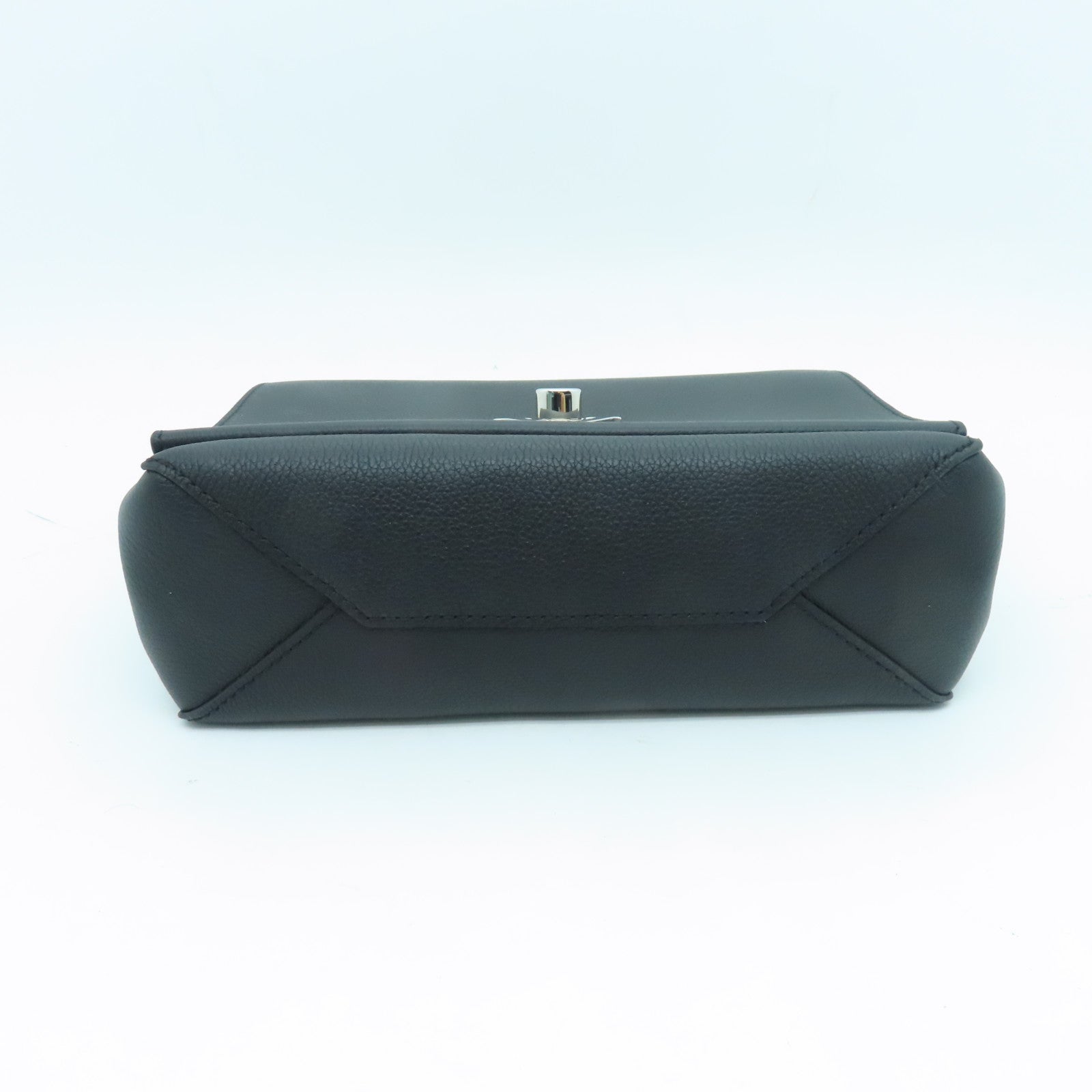 LOUIS VUITTON Taurillon Lockme II BB銀扣肩背袋黑色