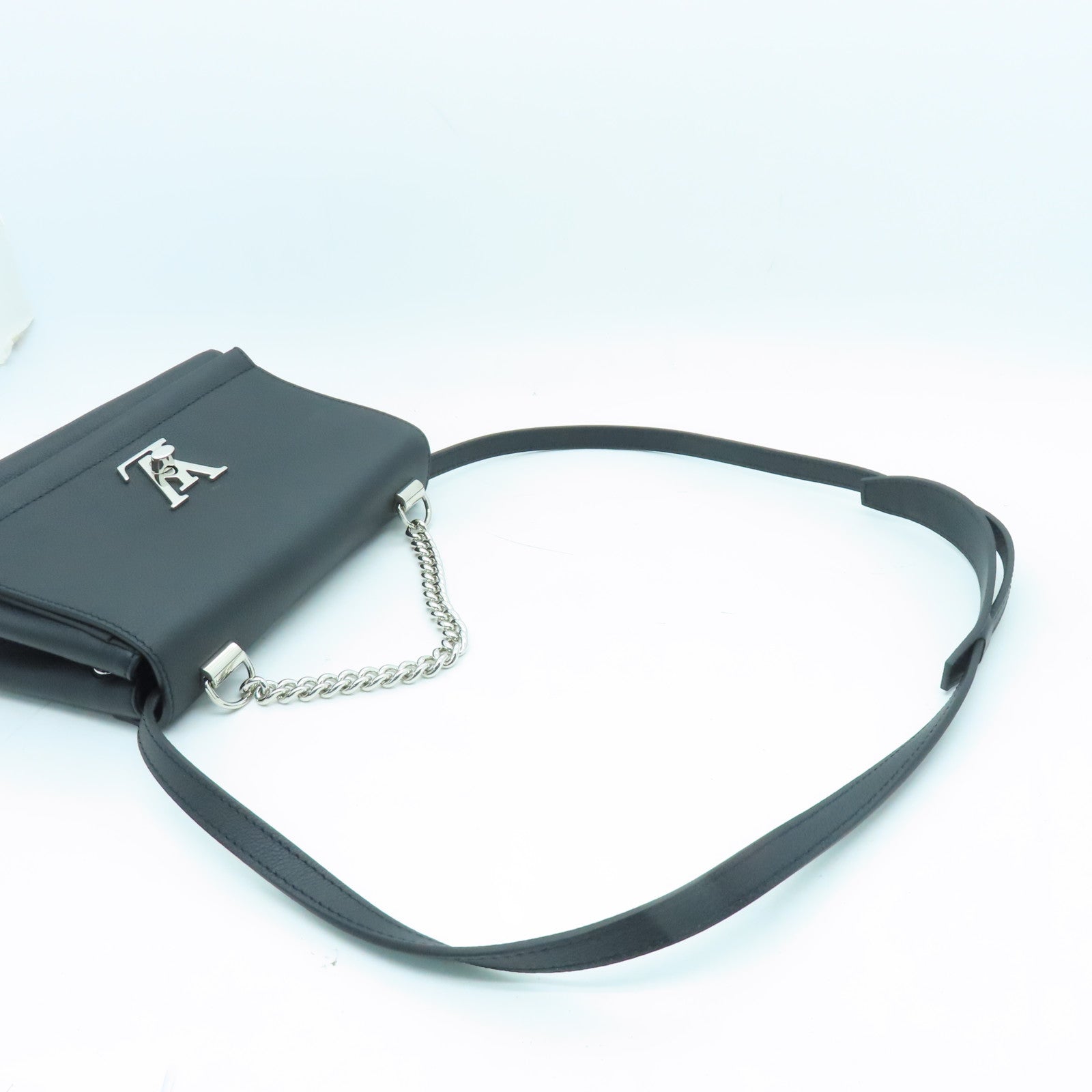 LOUIS VUITTON Taurillon Lockme II BB銀扣肩背袋黑色
