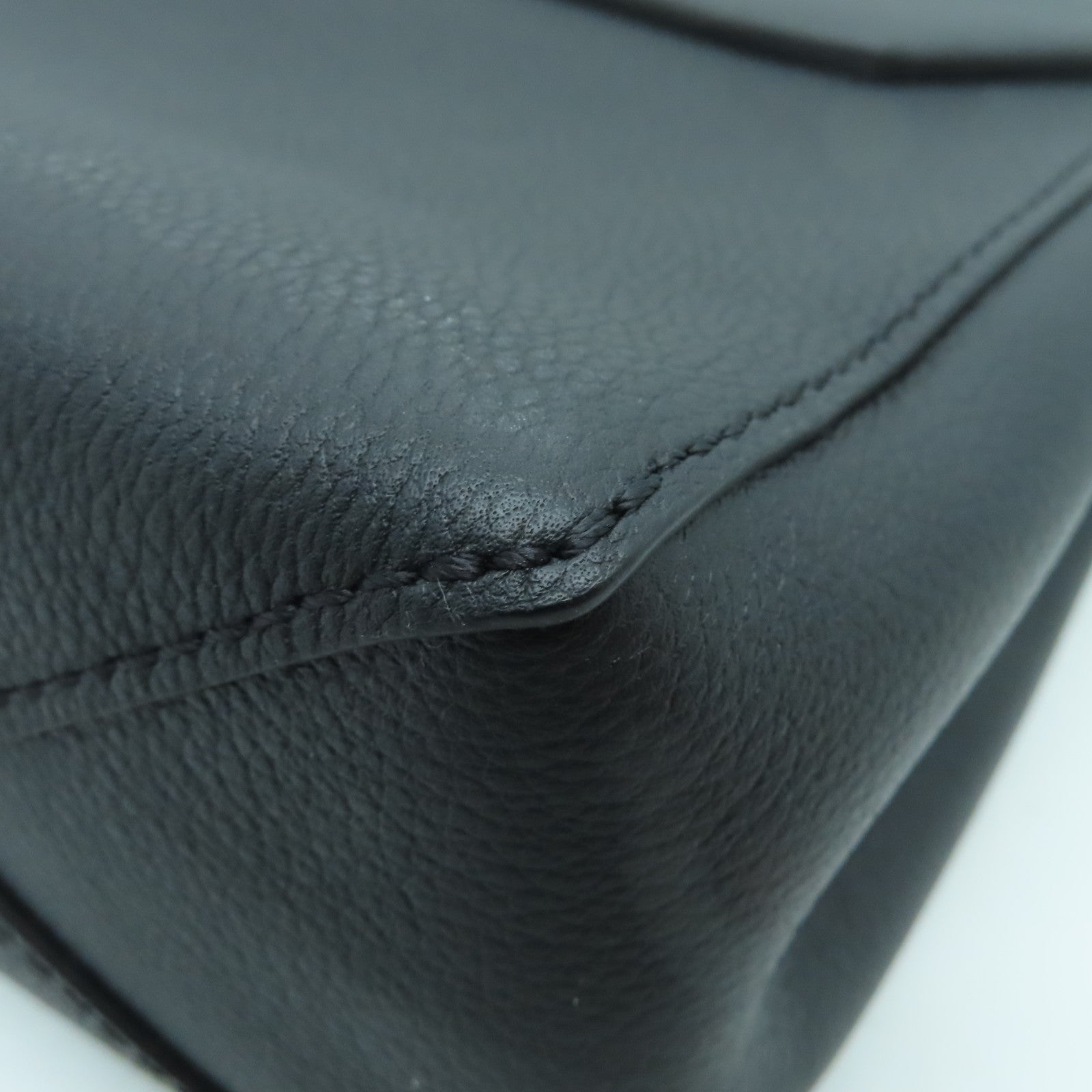 LOUIS VUITTON Taurillon Lockme II BB銀扣肩背袋黑色