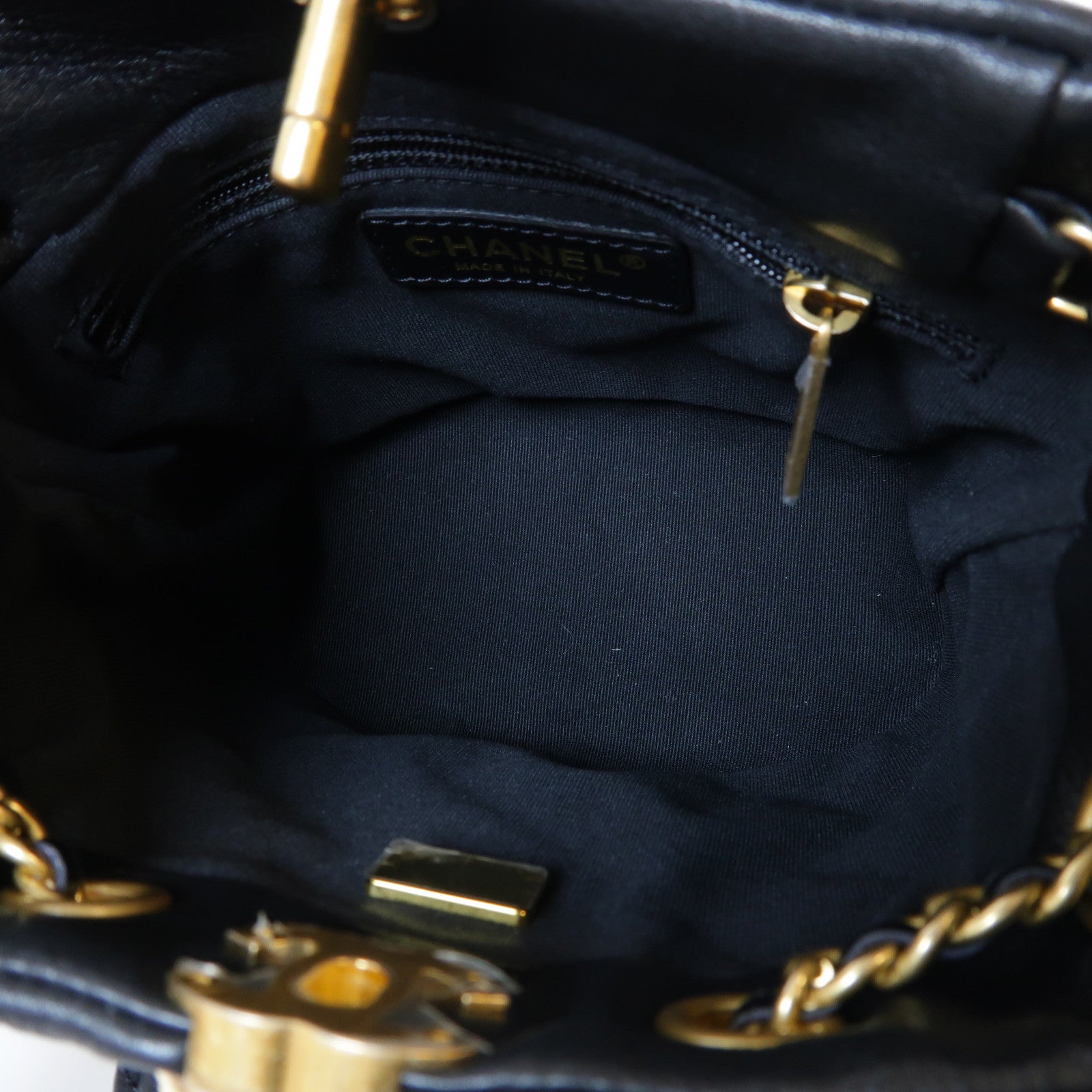 CHANEL 菱格皮革Mini Backpack金扣鏈帶背包黑色