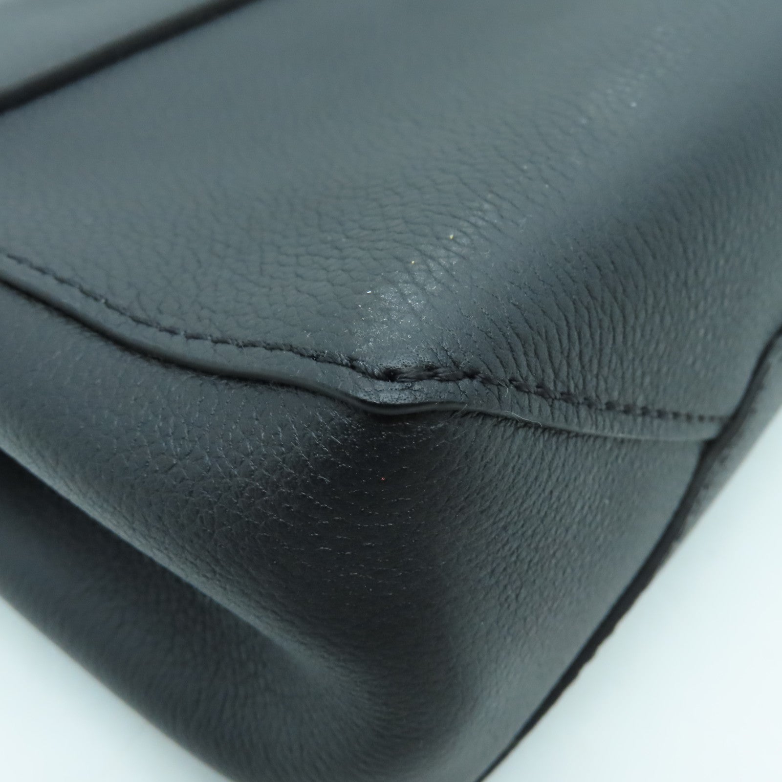 LOUIS VUITTON Taurillon Lockme II BB銀扣肩背袋黑色