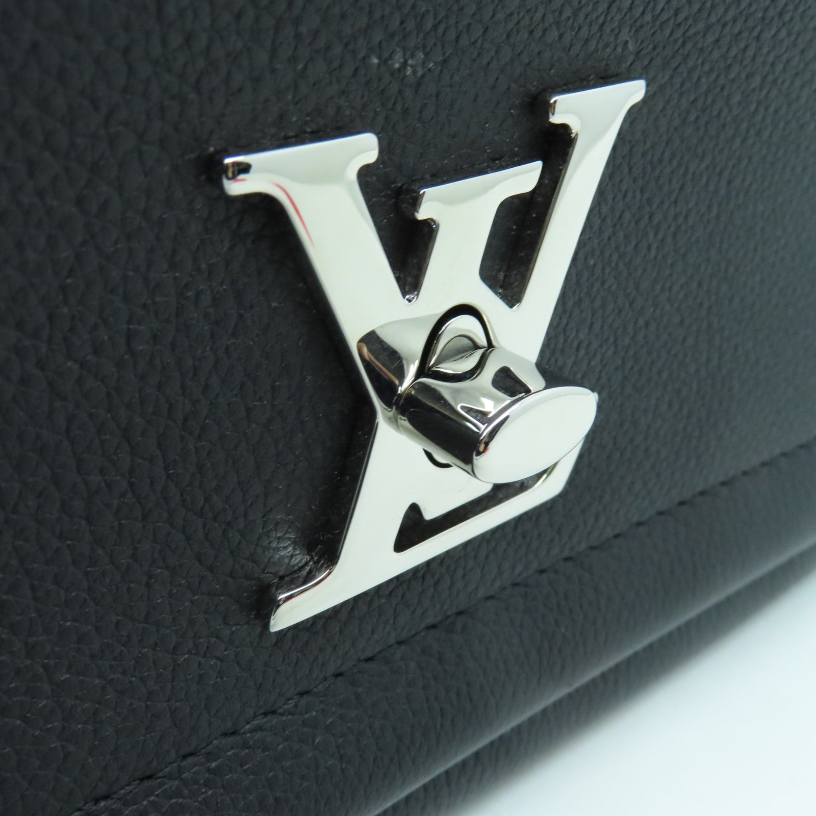 LOUIS VUITTON Taurillon Lockme II BB銀扣肩背袋黑色