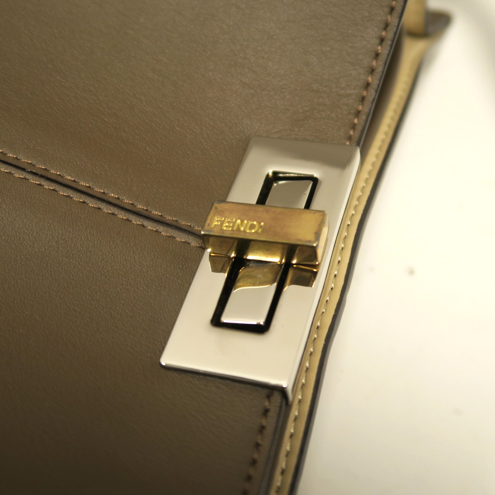 FENDI 皮革Peekaboo X-Lite肩背袋啡色