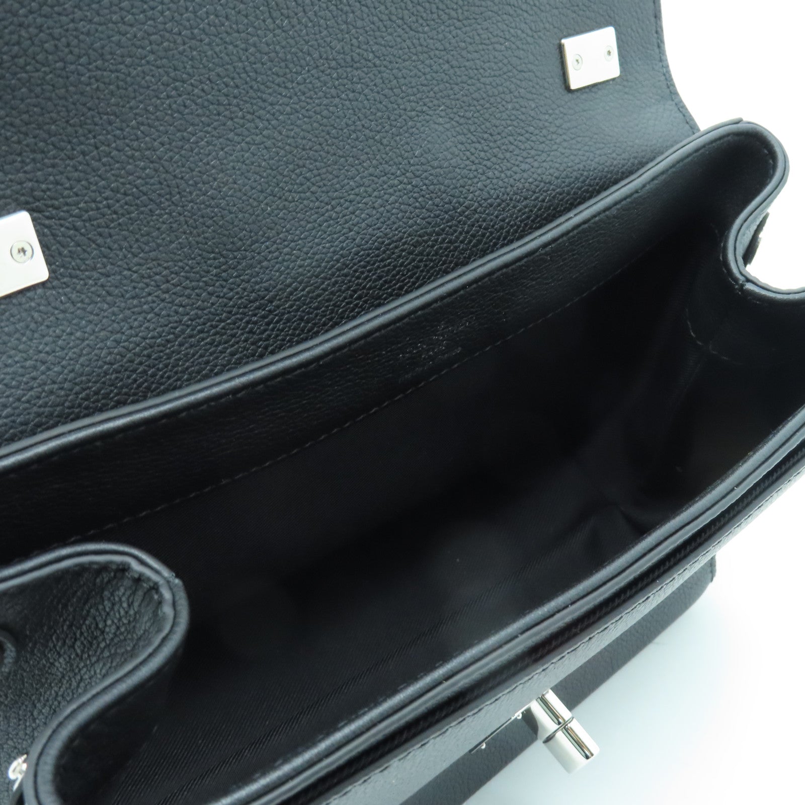 LOUIS VUITTON Taurillon Lockme II BB銀扣肩背袋黑色