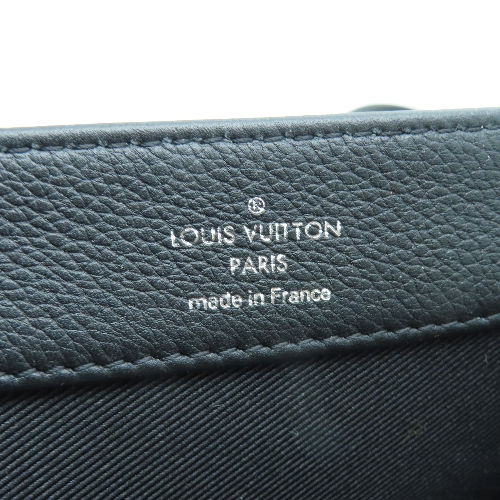 LOUIS VUITTON Taurillon Lockme II BB銀扣肩背袋黑色