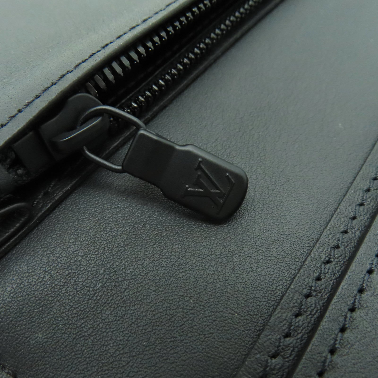 LOUIS VUITTON Monogram Shadow Brazza Wallet長錢包黑色