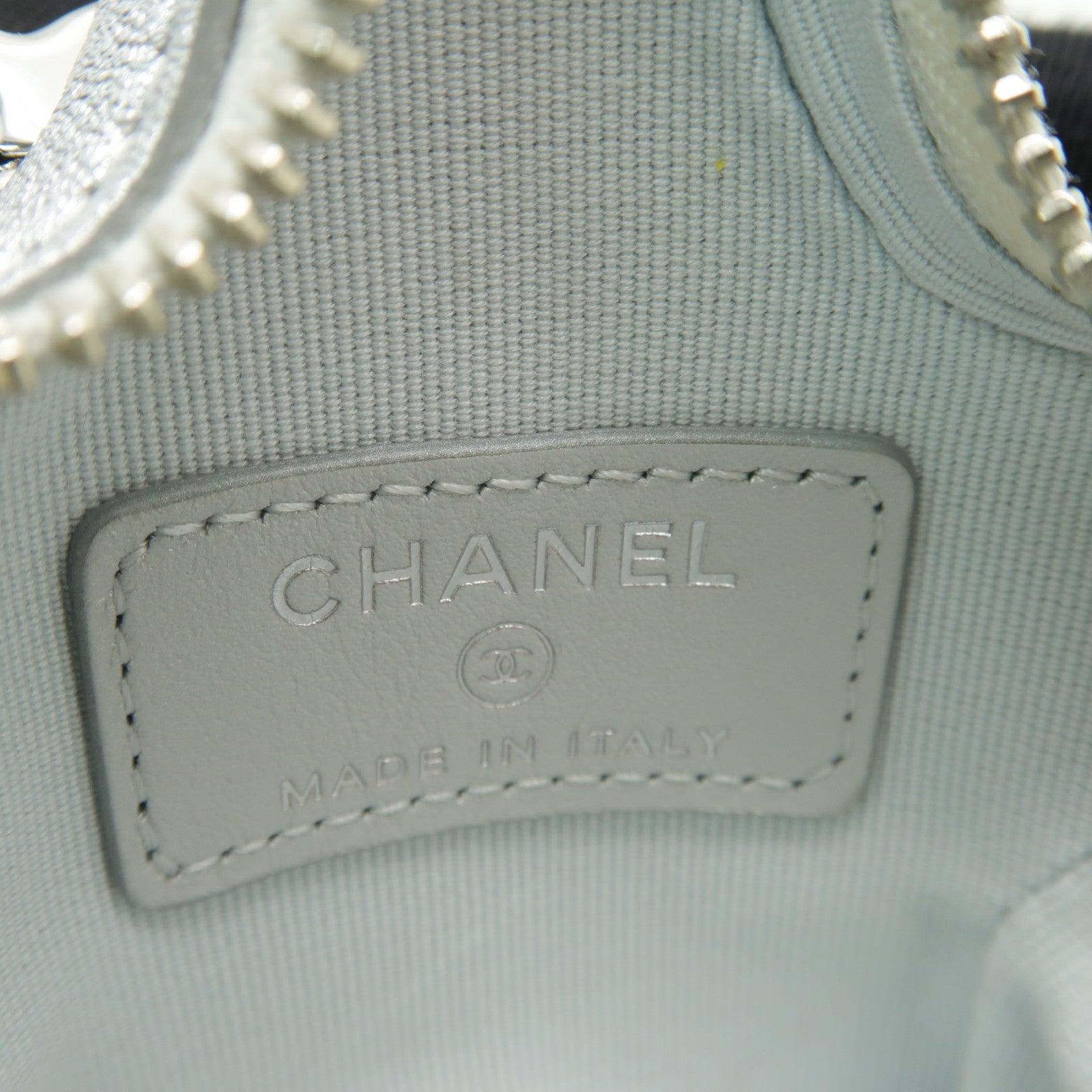 CHANEL 菱格羊皮皮革Coin Case銀扣零錢包銀色