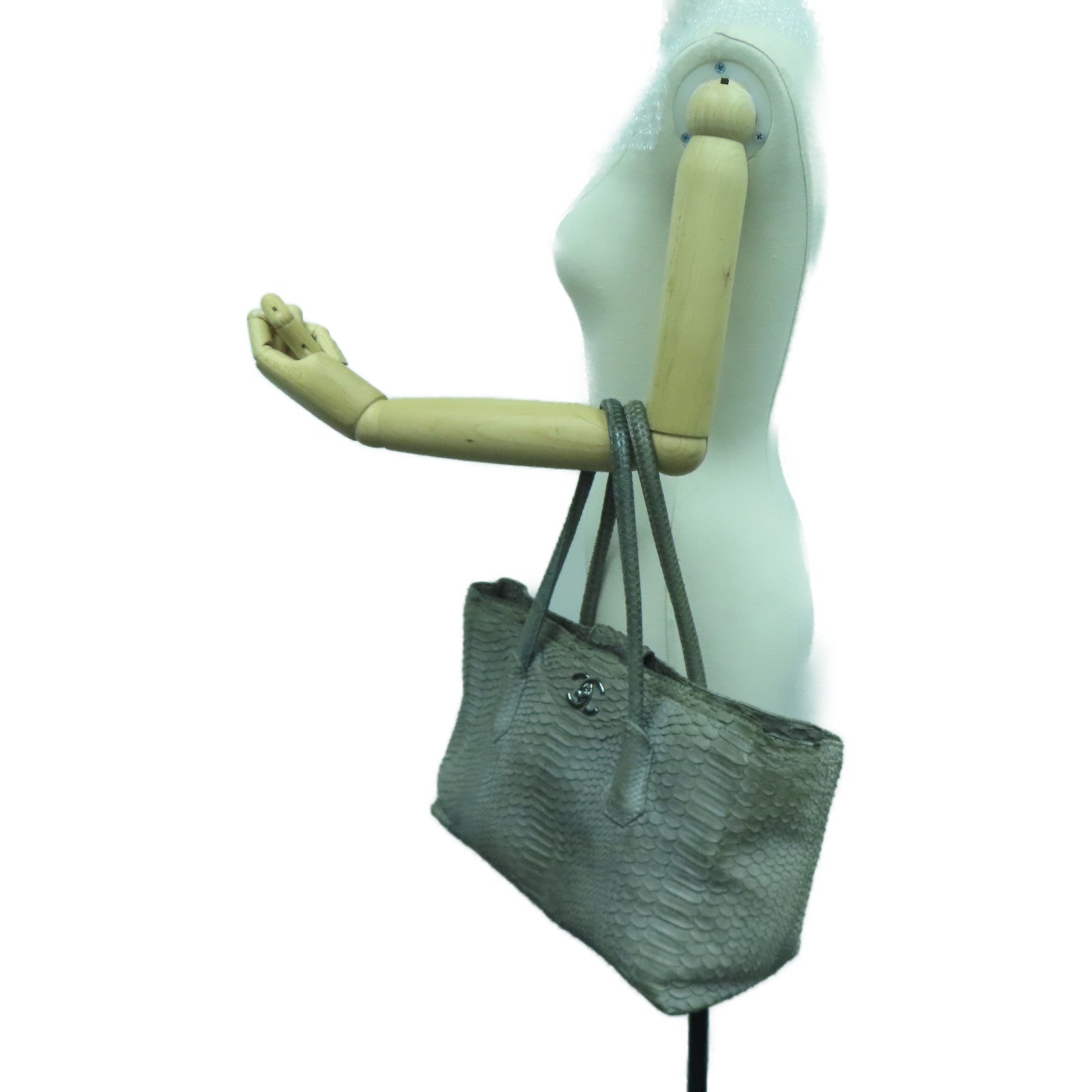 CHANEL [Sharp Discount] Snakeskin Leather Hand Bag Silver Buckle Hand Bag Gray