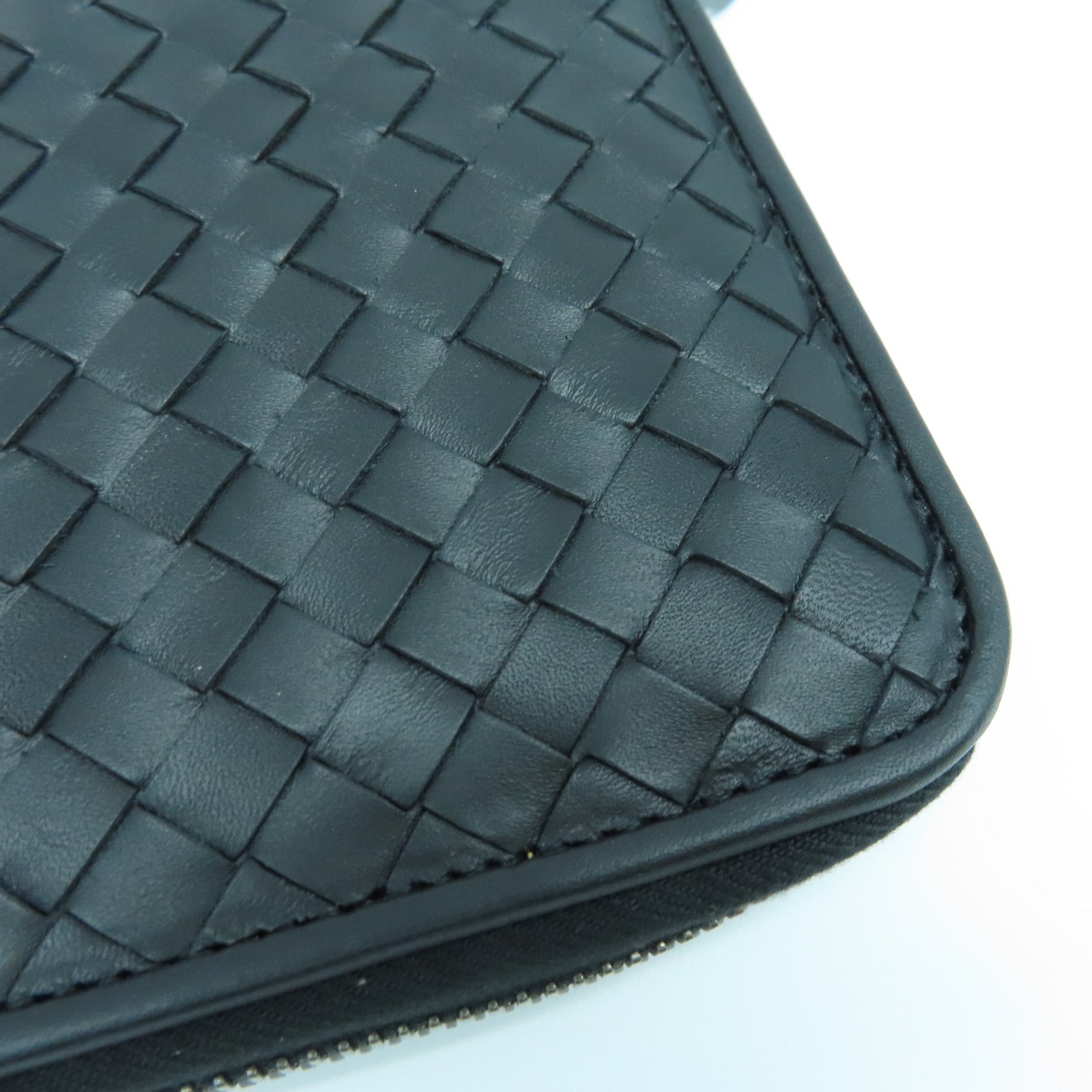 BOTTEGA VENETA Textured Leather Round Long Wallet Long Wallet/Clutch