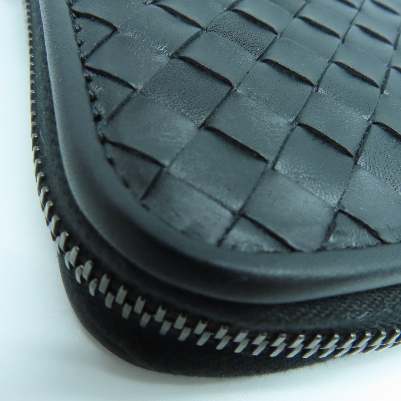 BOTTEGA VENETA Textured Leather Round Long Wallet Long Wallet/Clutch