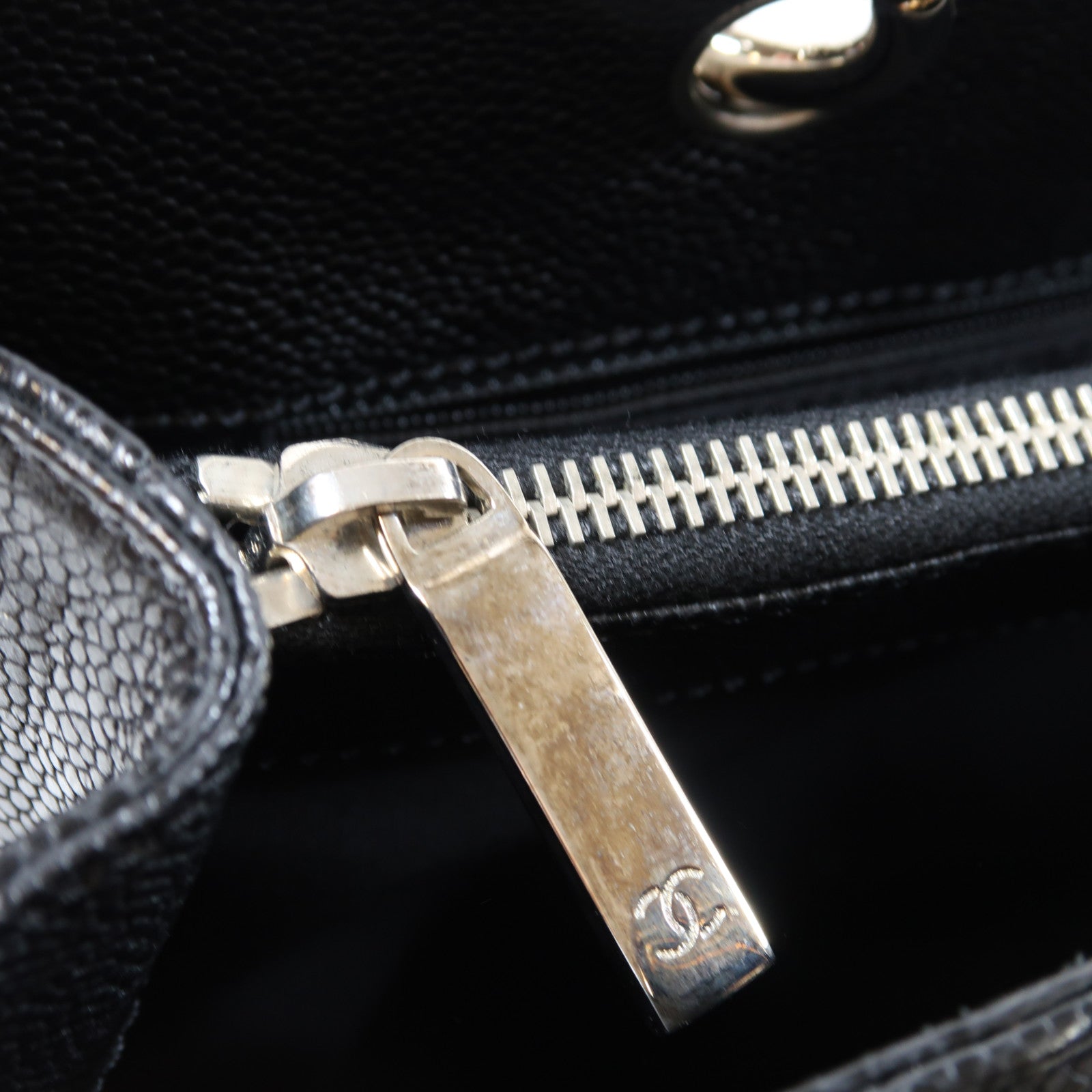 CHANEL 菱格Caviar皮革GST金扣鏈帶肩背袋黑色