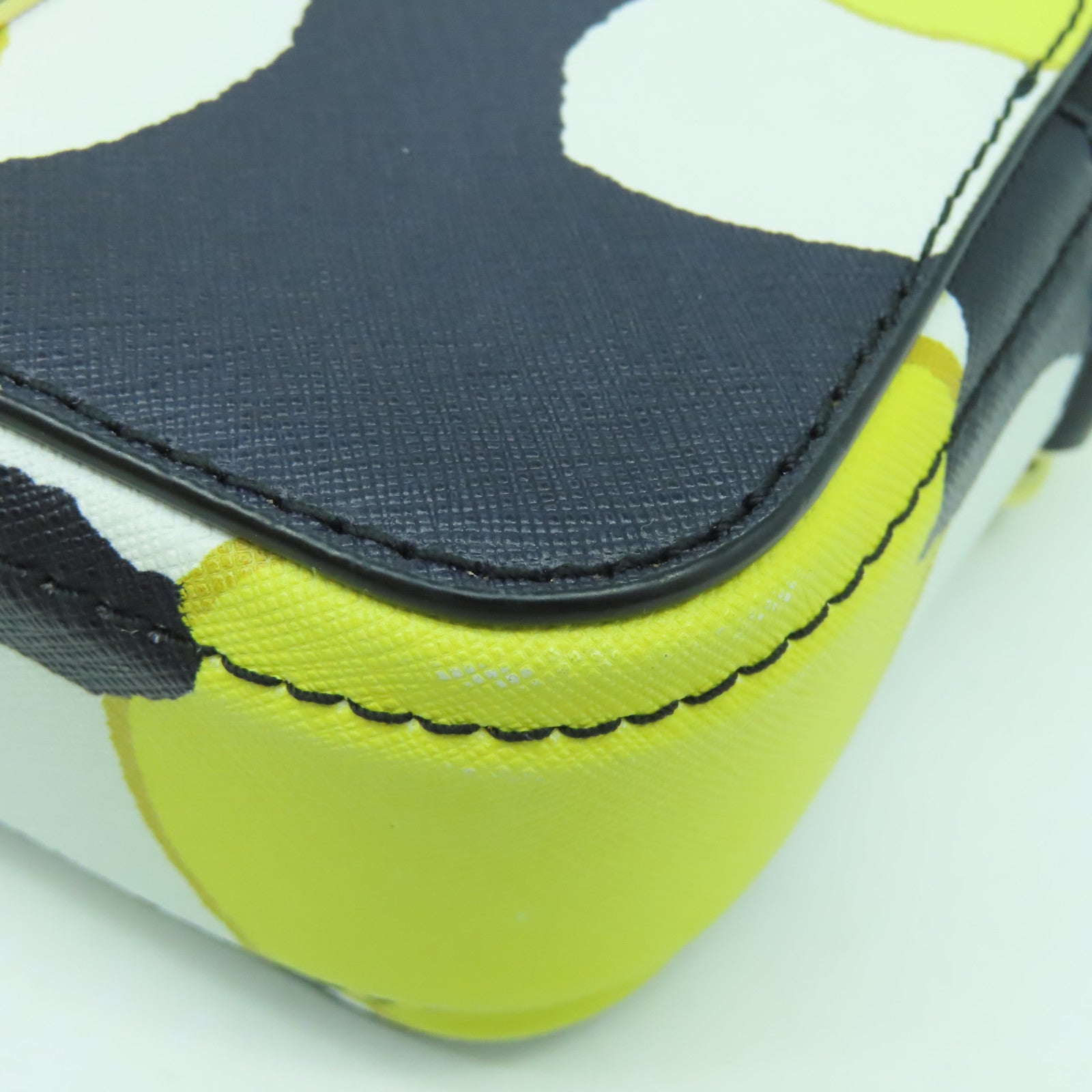 MARC JACOBS 【激減優惠】塗層帆布Camera Bag金扣肩背袋黑色/白色/黃色