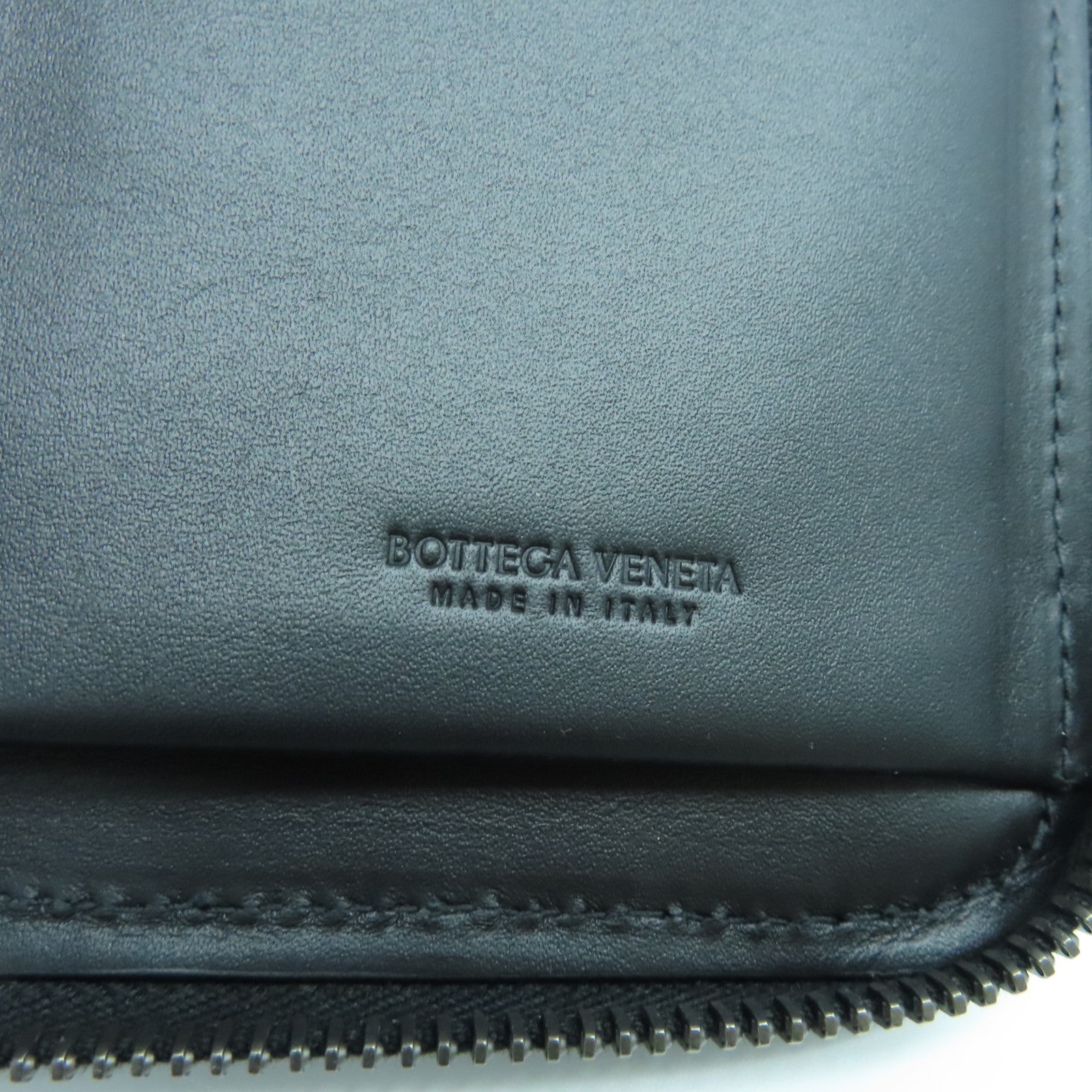 BOTTEGA VENETA Textured Leather Round Long Wallet Long Wallet/Clutch