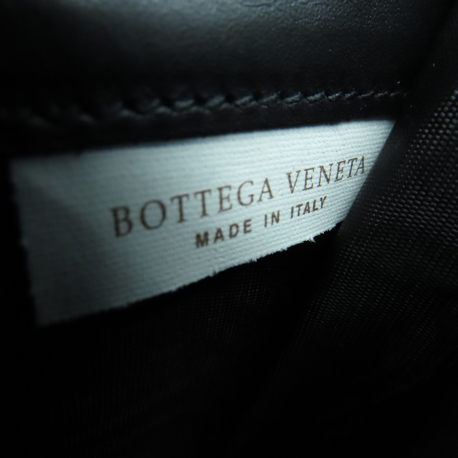 BOTTEGA VENETA Textured Leather Round Long Wallet Long Wallet/Clutch